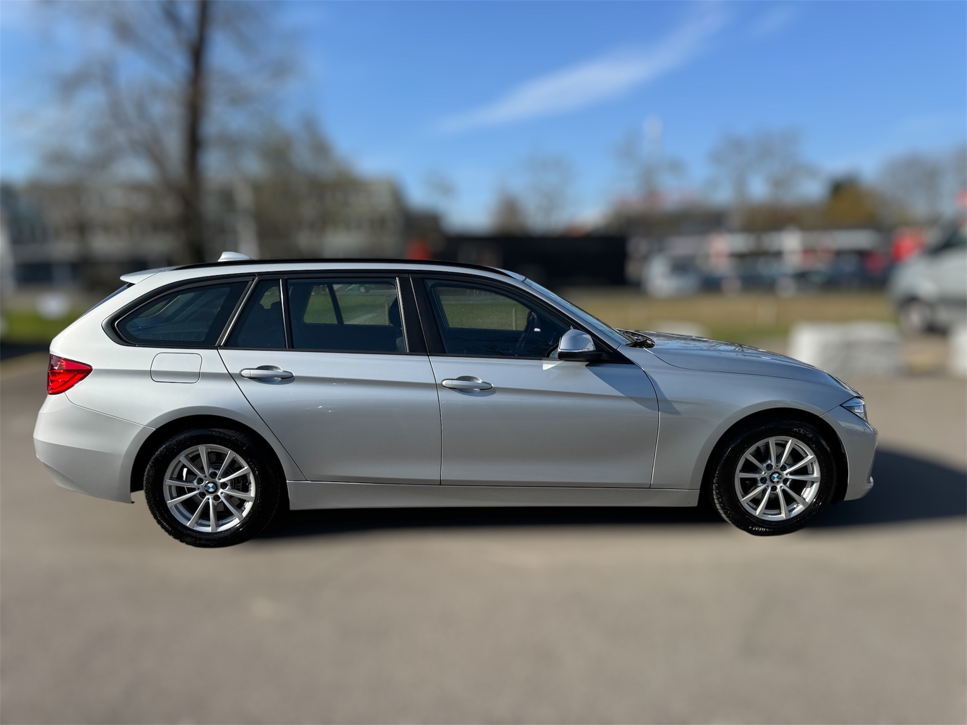 BMW 318d Touring Steptronic-image-2
