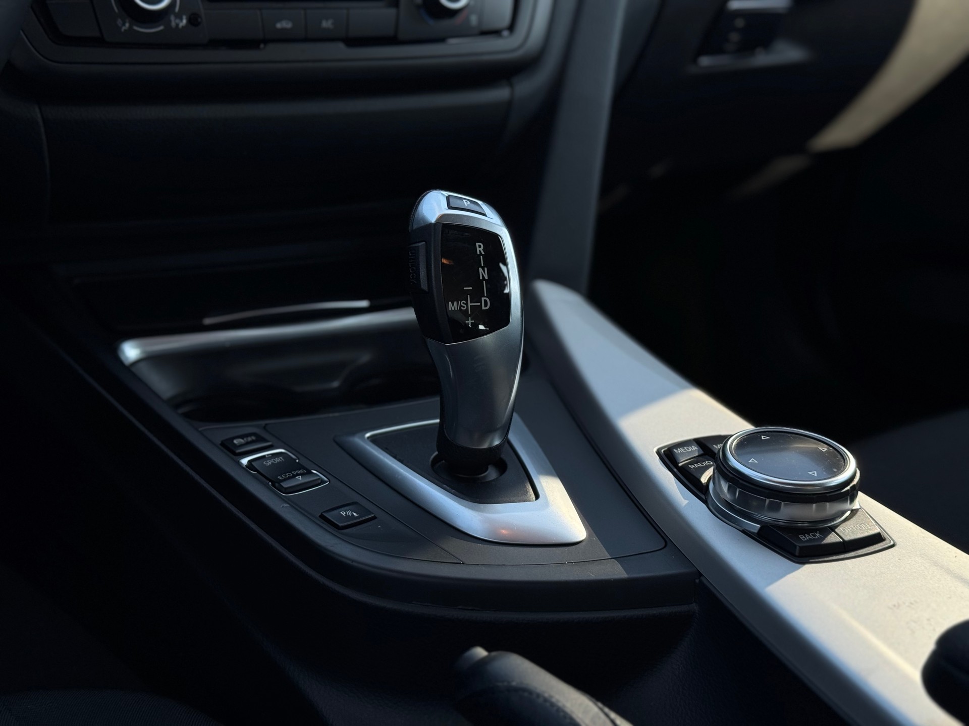 BMW 318d Touring Steptronic-image-13