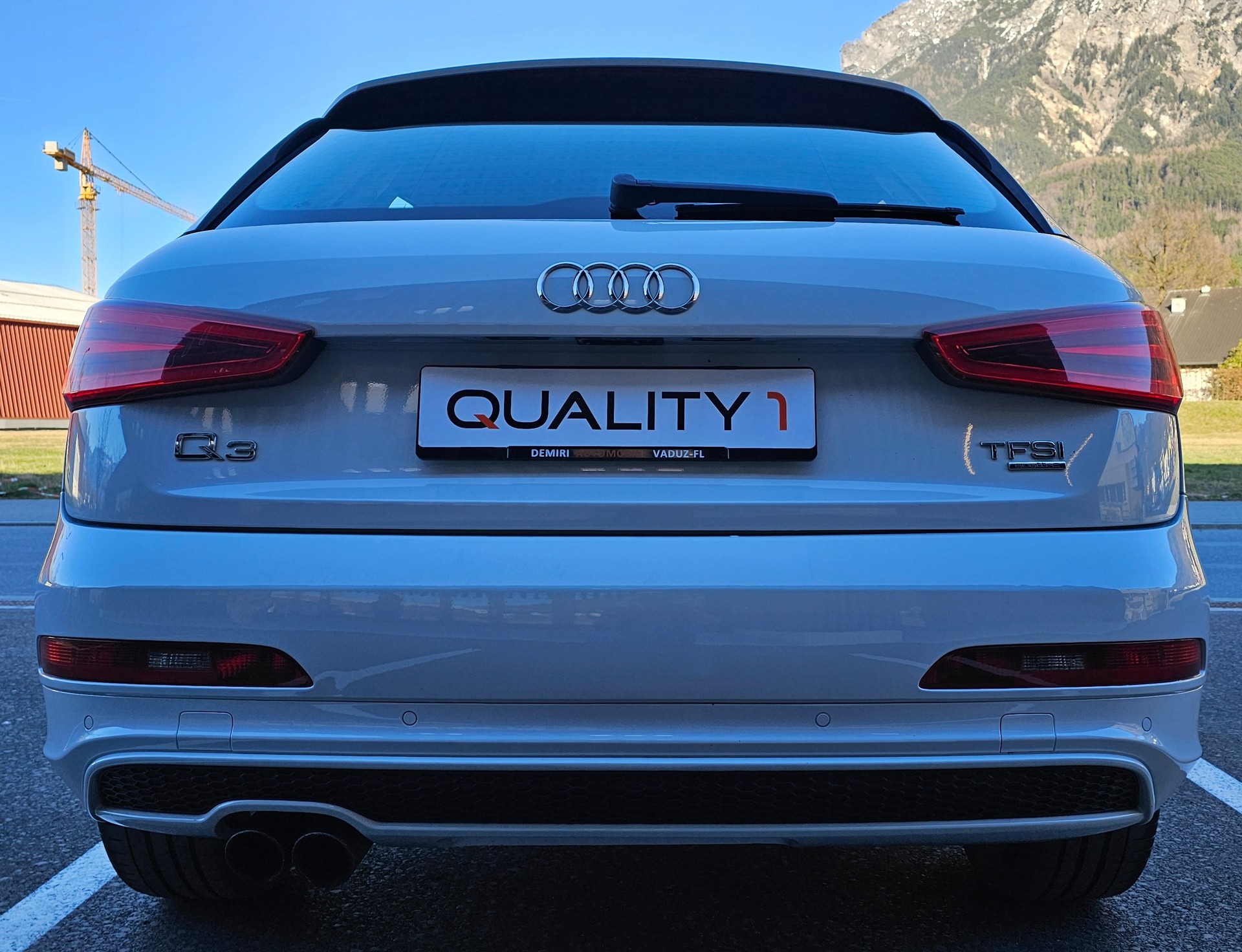 AUDI Q3 2.0 TFSI quattro S-tronic-image-7