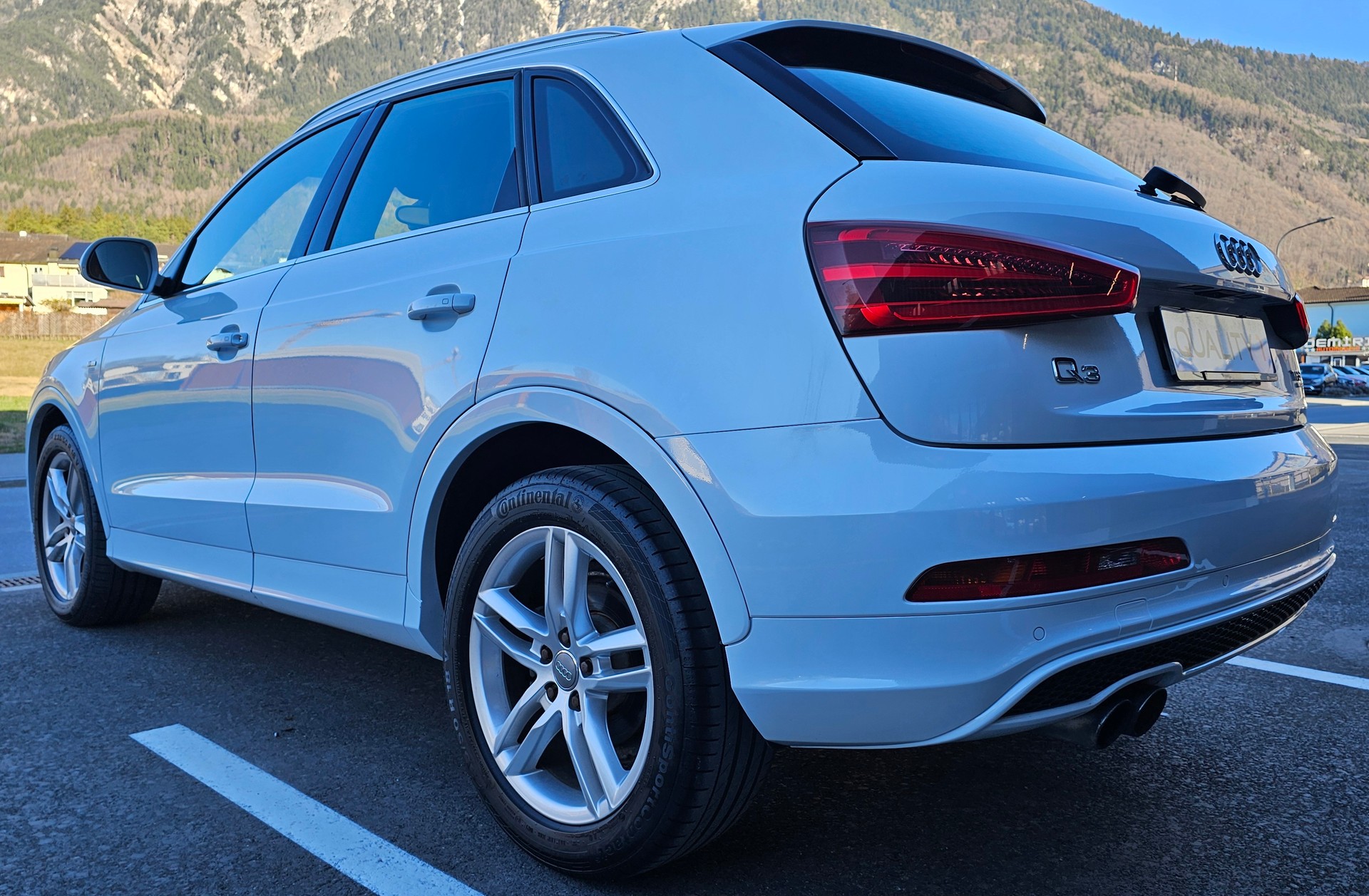 AUDI Q3 2.0 TFSI quattro S-tronic-image-2