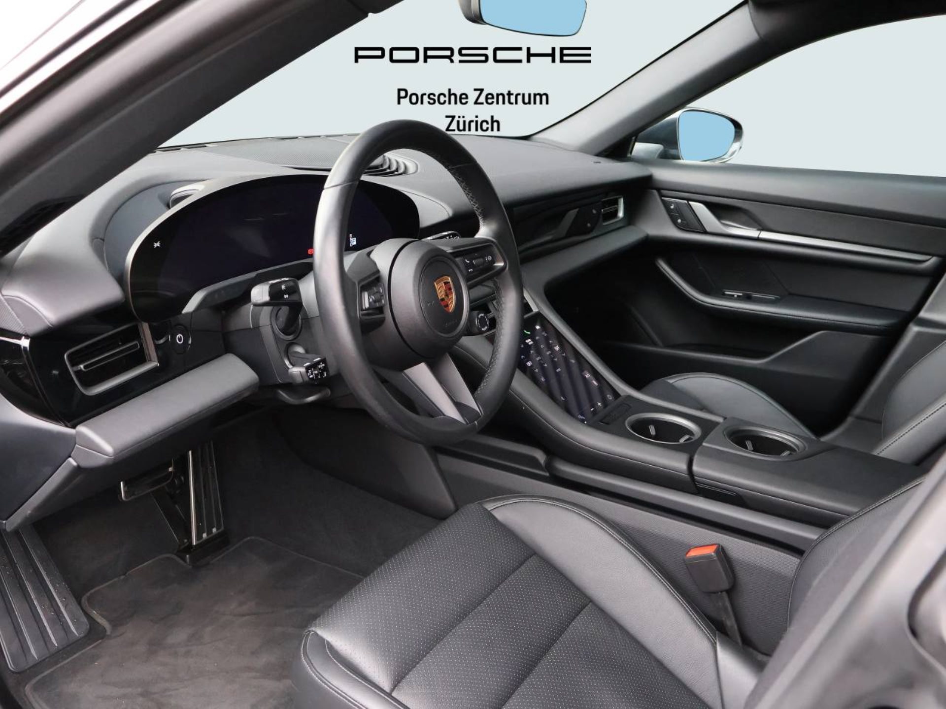 PORSCHE Taycan 4 Cross Turismo-showroom-element-3