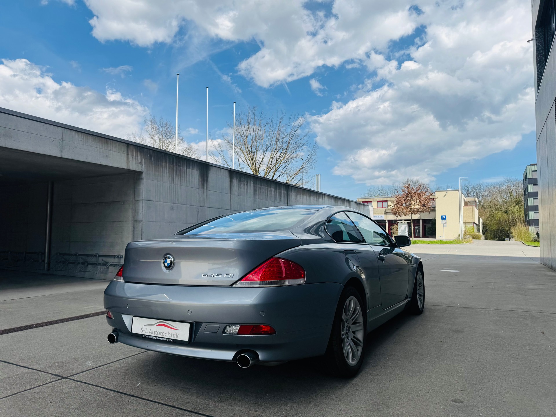 BMW 645i-image-6