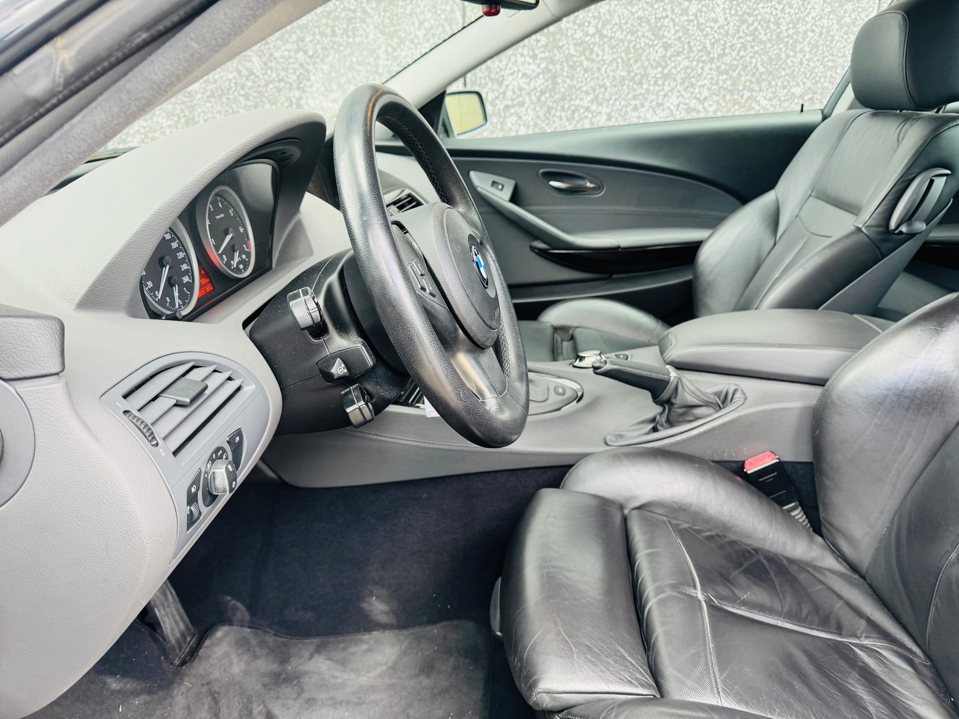 BMW 645i-image-11
