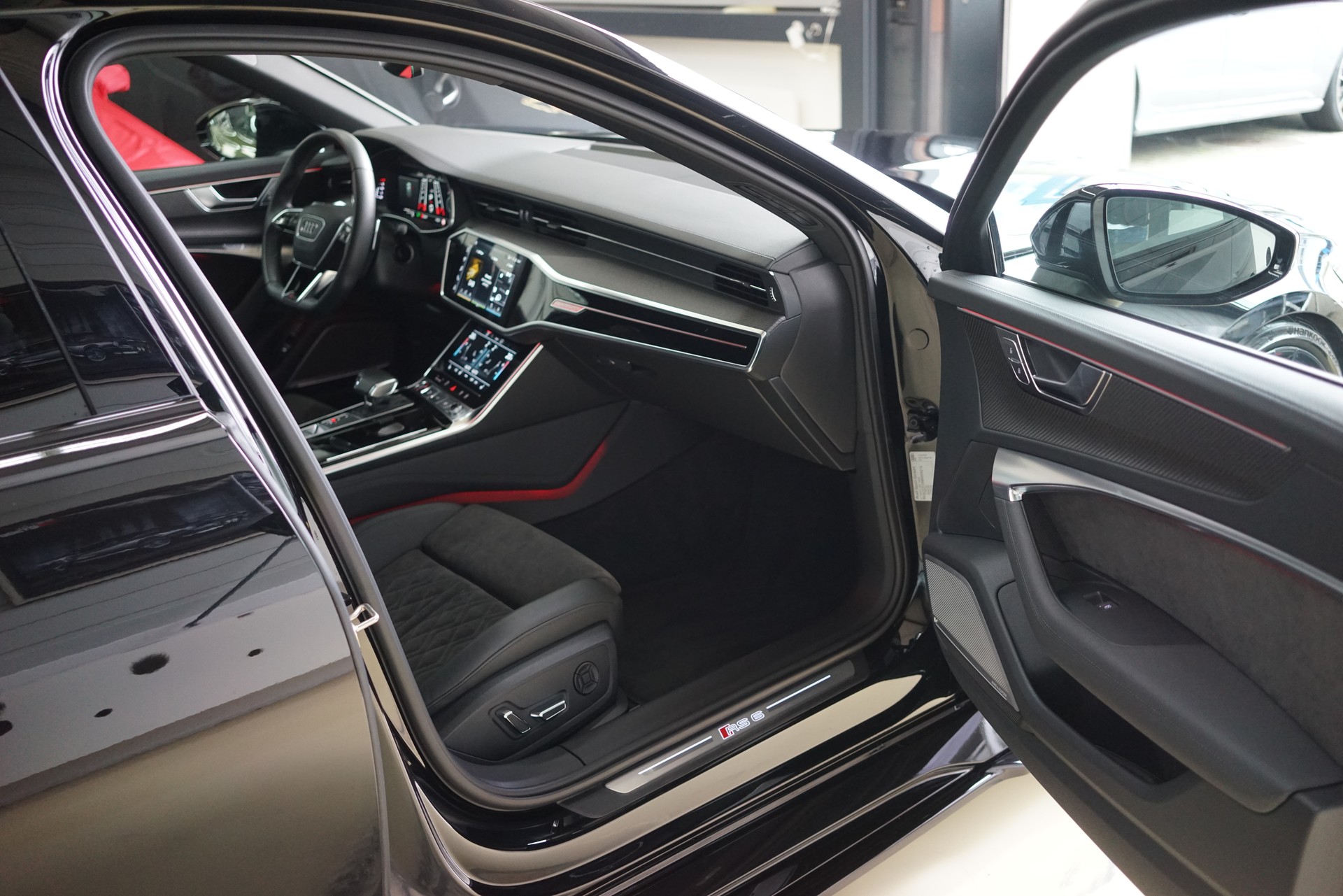 AUDI RS6 Avant 4.0 TFSI V8 quattro-image-26