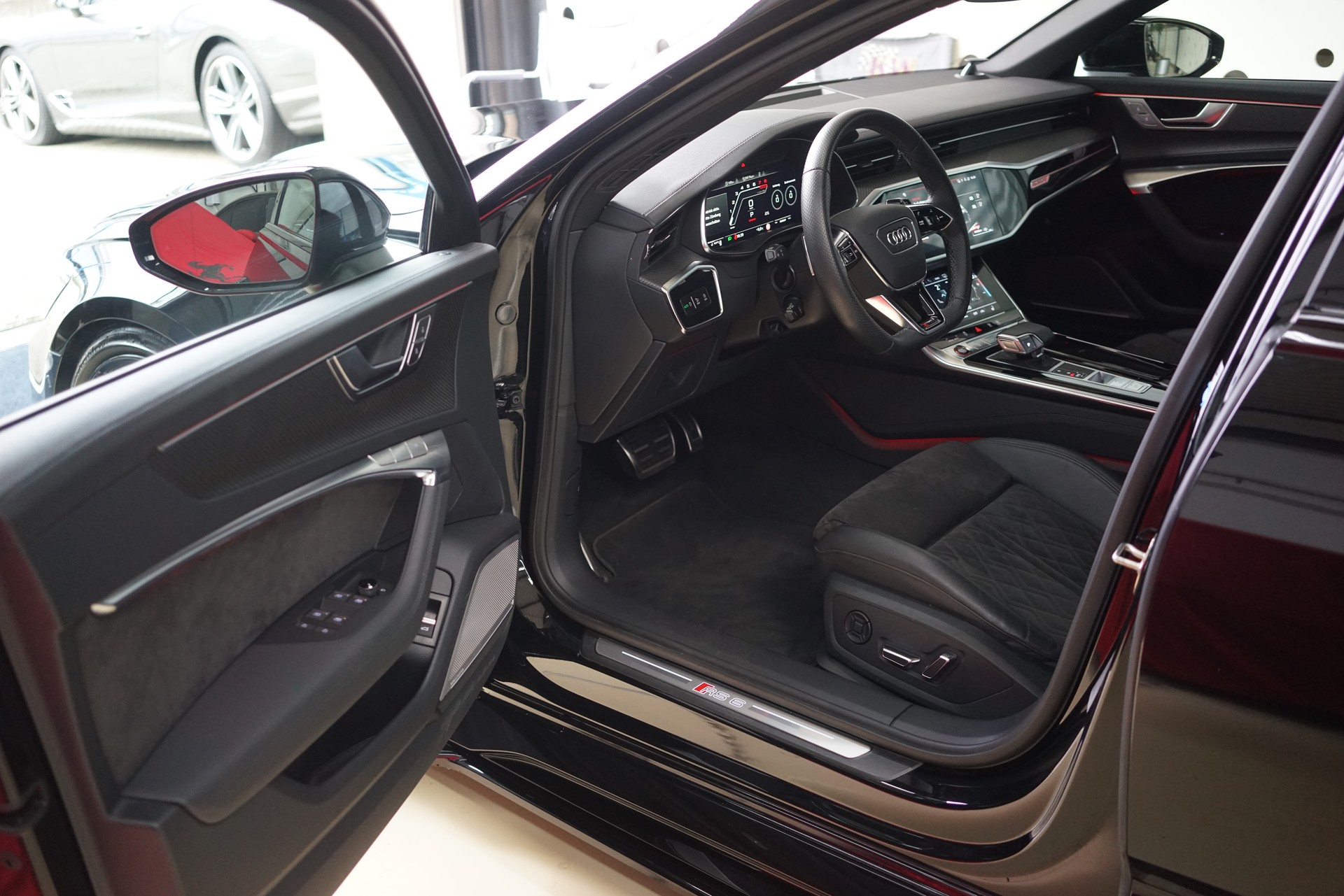 AUDI RS6 Avant 4.0 TFSI V8 quattro-image-16
