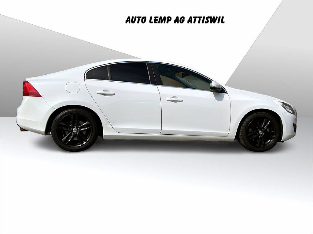 VOLVO S60 2.0 T Momentum-image-3