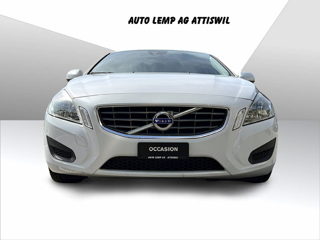 VOLVO S60 2.0 T Momentum-image-1