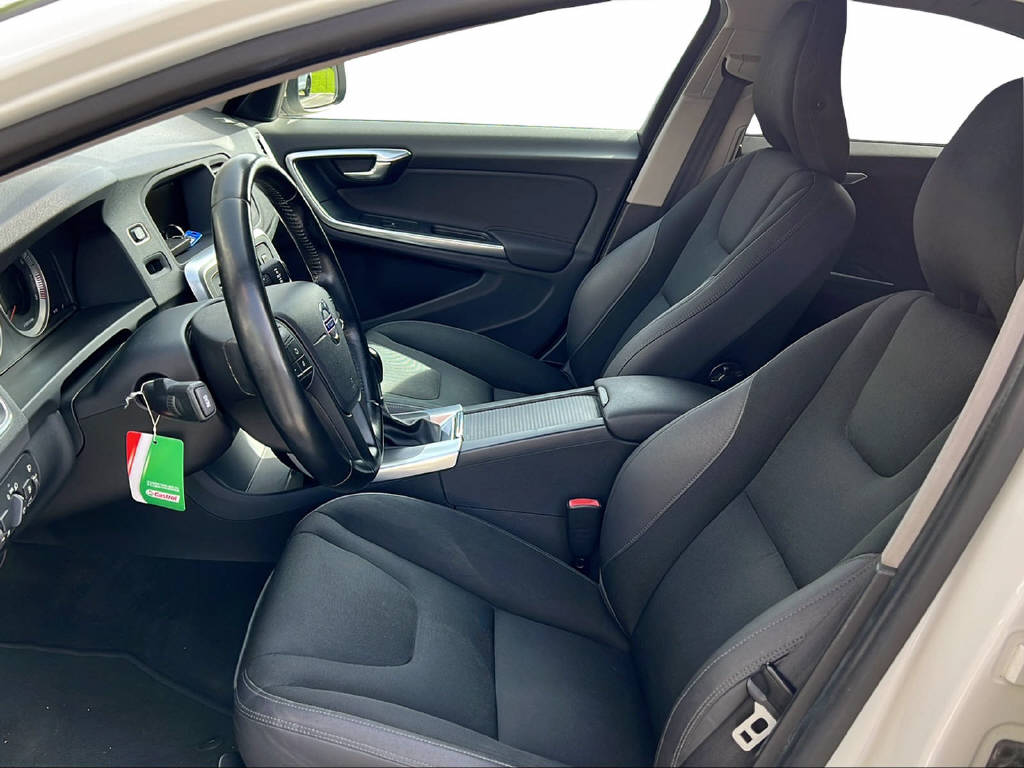 VOLVO S60 2.0 T Momentum-image-10