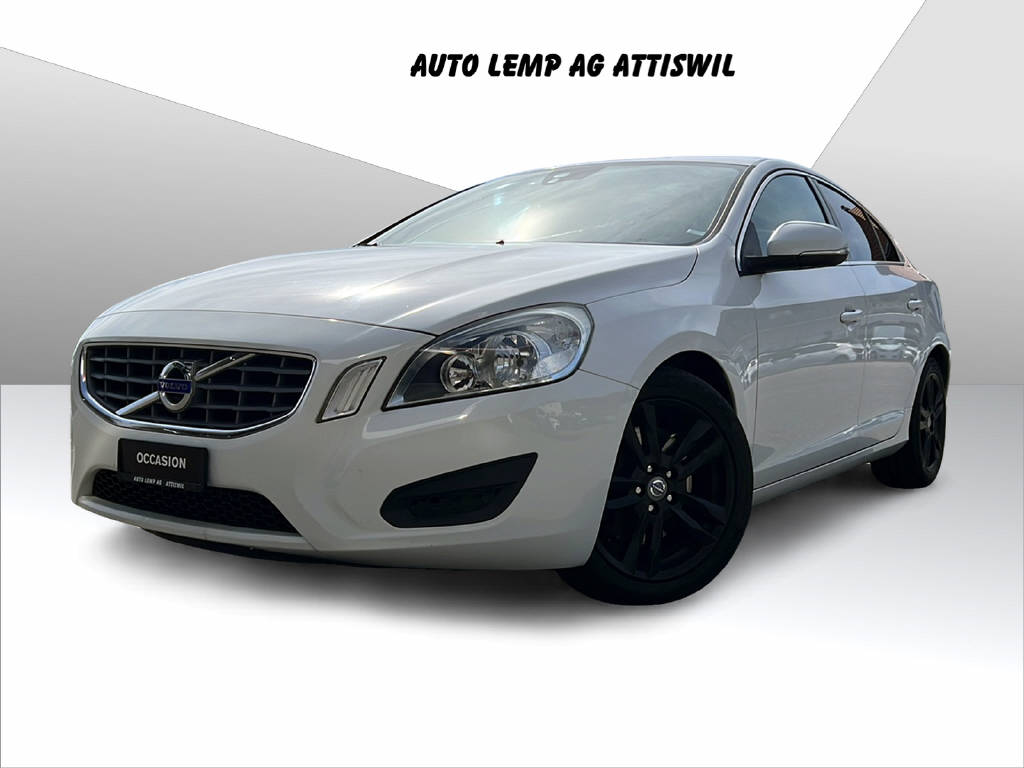 VOLVO S60 2.0 T Momentum-image-0
