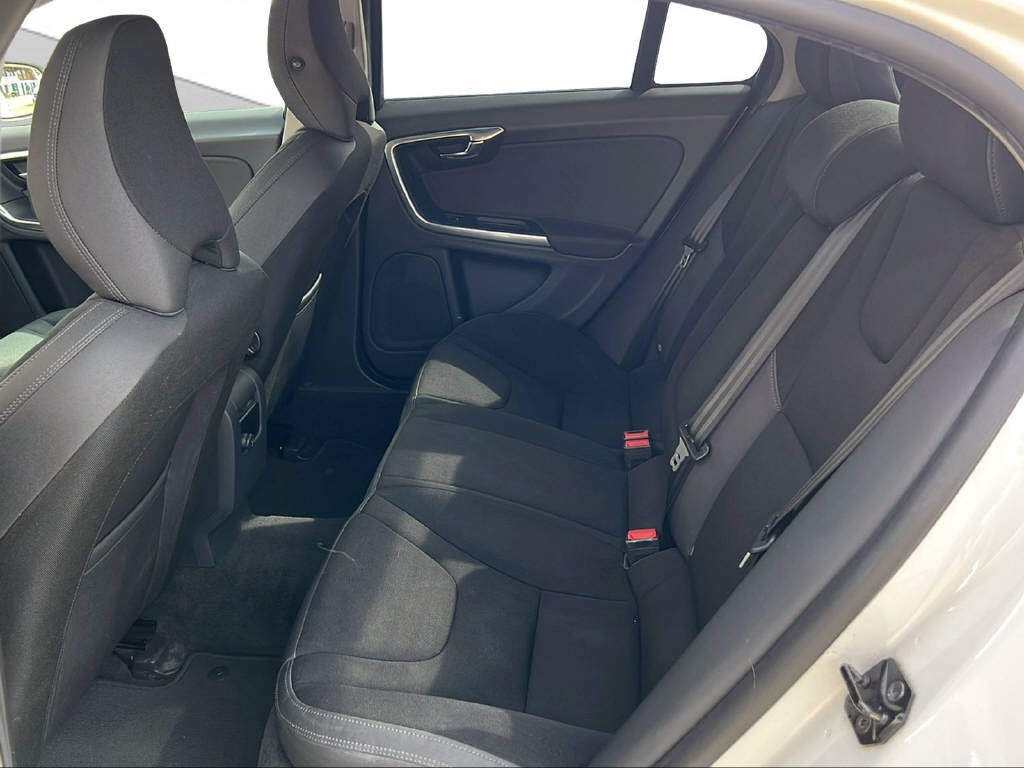 VOLVO S60 2.0 T Momentum-image-11