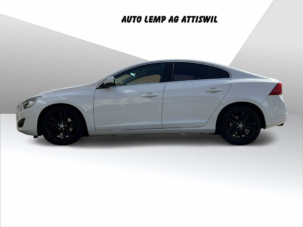 VOLVO S60 2.0 T Momentum-image-4