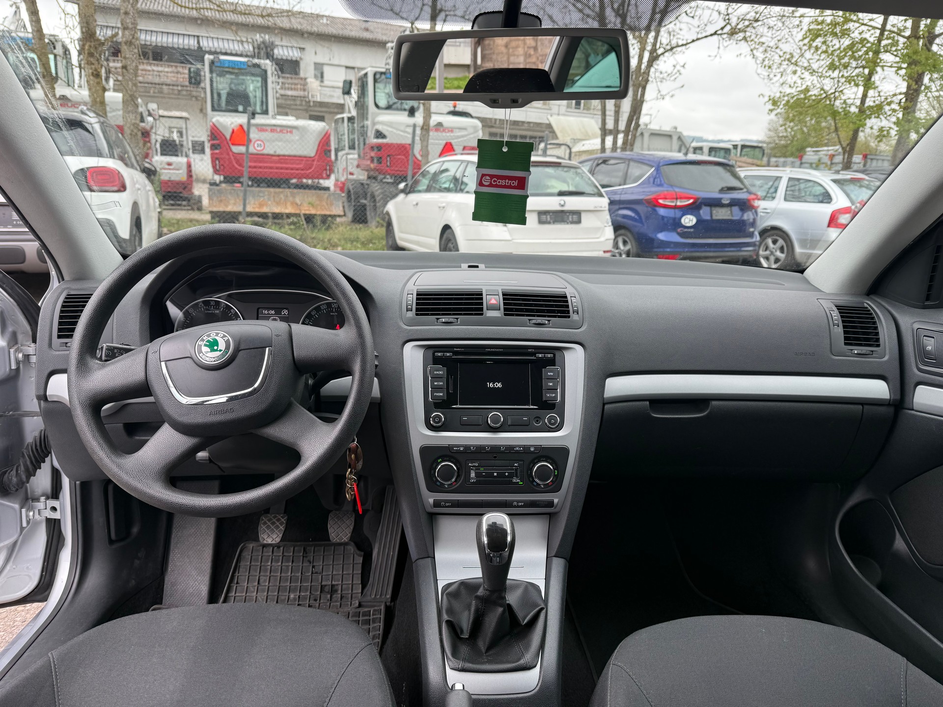 SKODA Octavia Combi 1.6 TDI Ambition-image-6