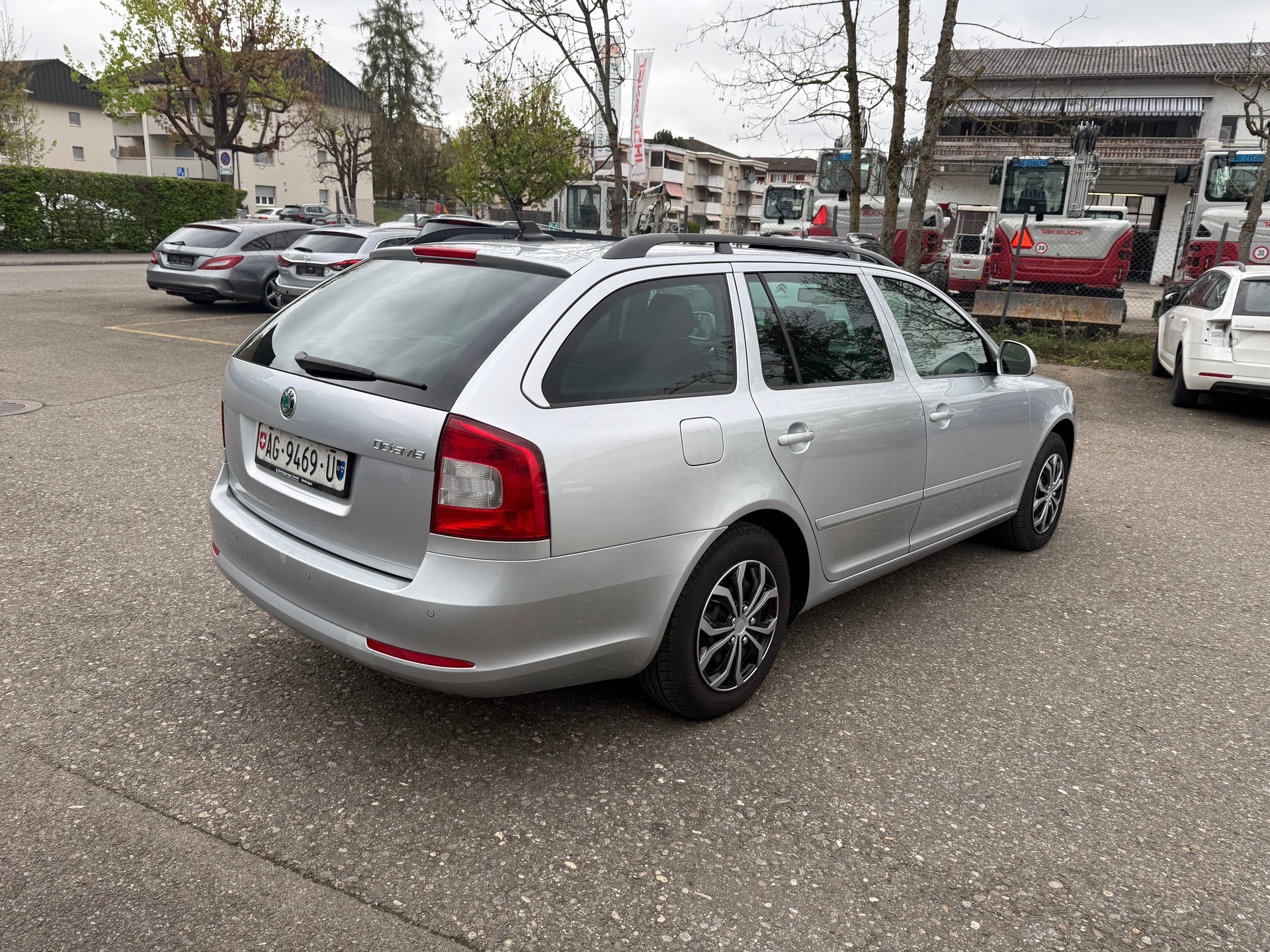 SKODA Octavia Combi 1.6 TDI Ambition-image-2