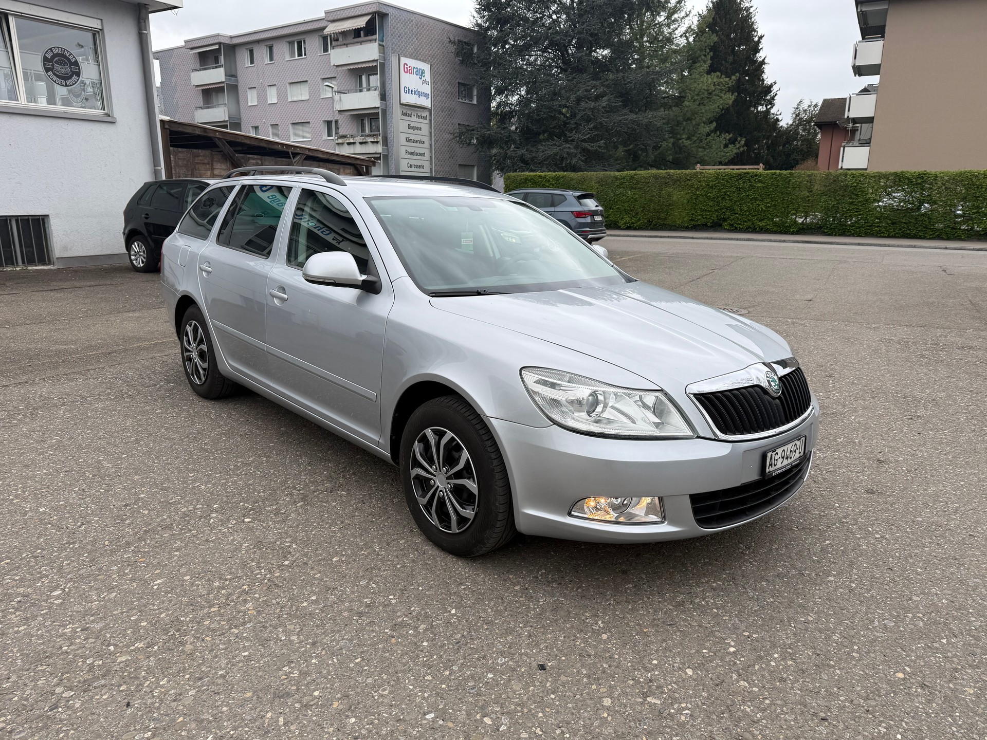 SKODA Octavia Combi 1.6 TDI Ambition-image-1