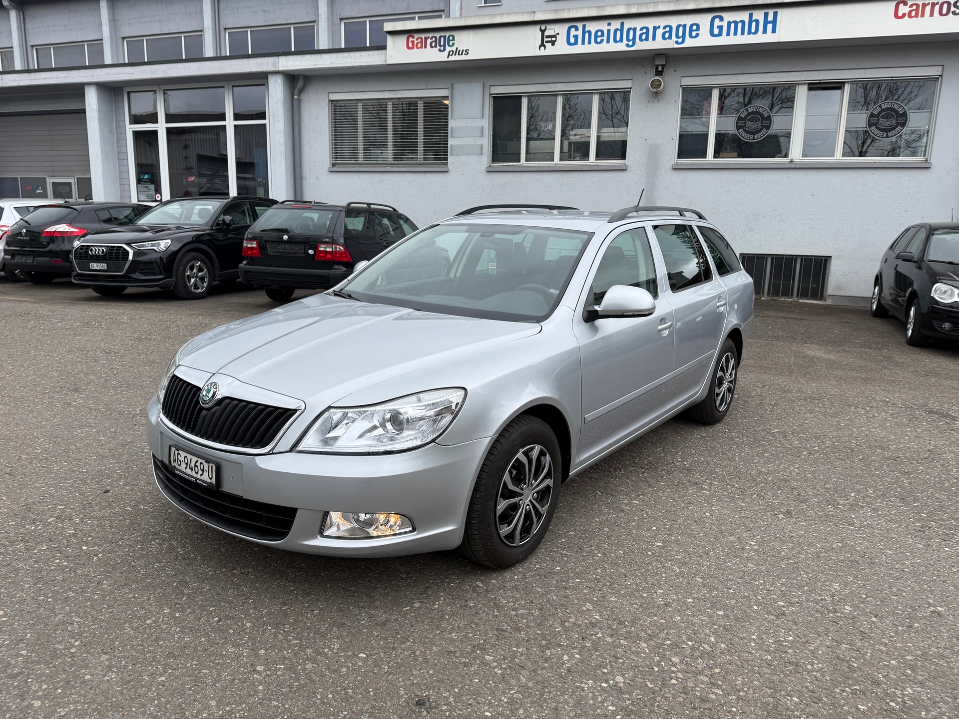 SKODA Octavia Combi 1.6 TDI Ambition-image-0