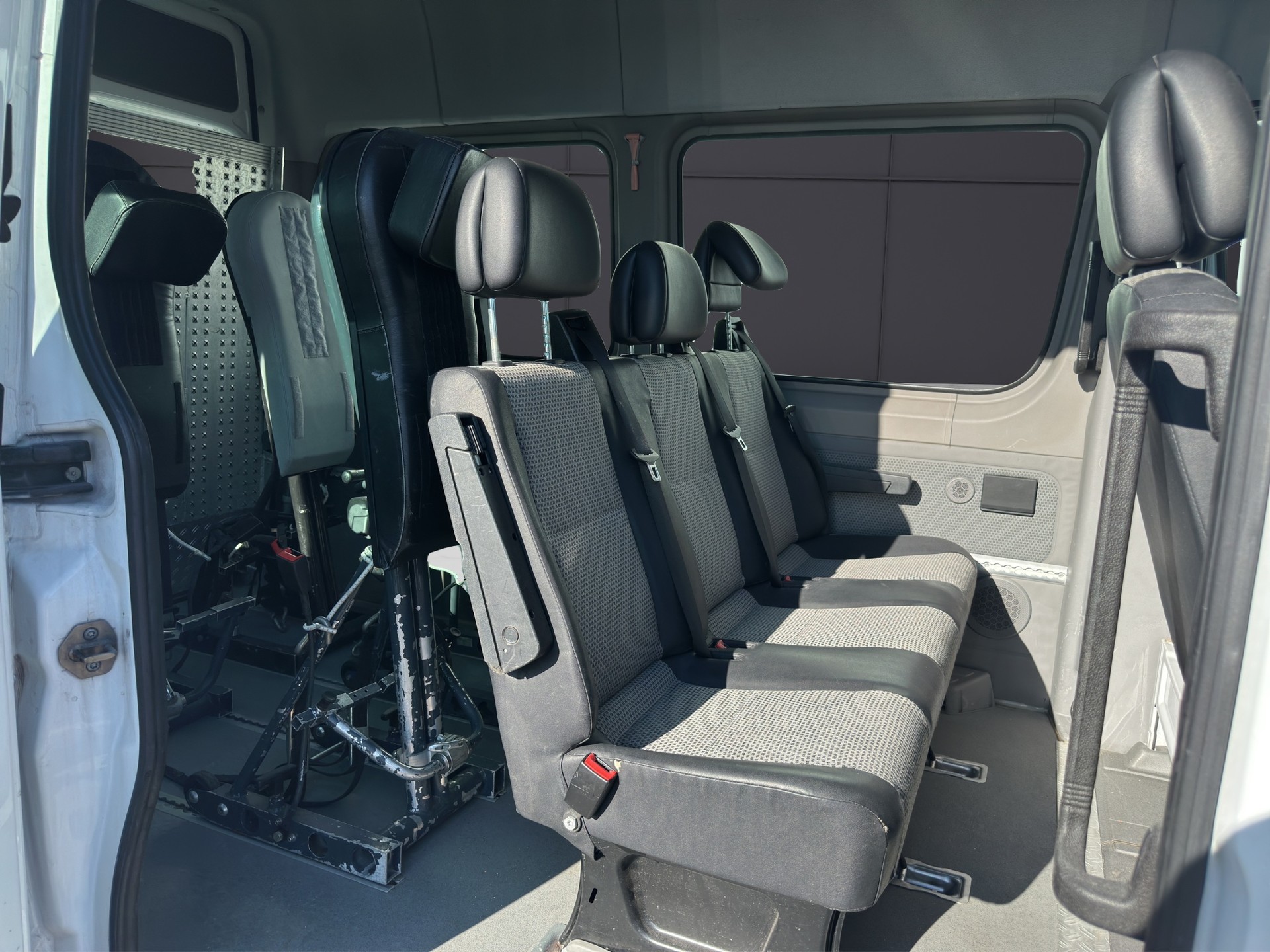 MERCEDES-BENZ Sprinter 315 CDI Hochdach Kompakt mit Rampe-image-30