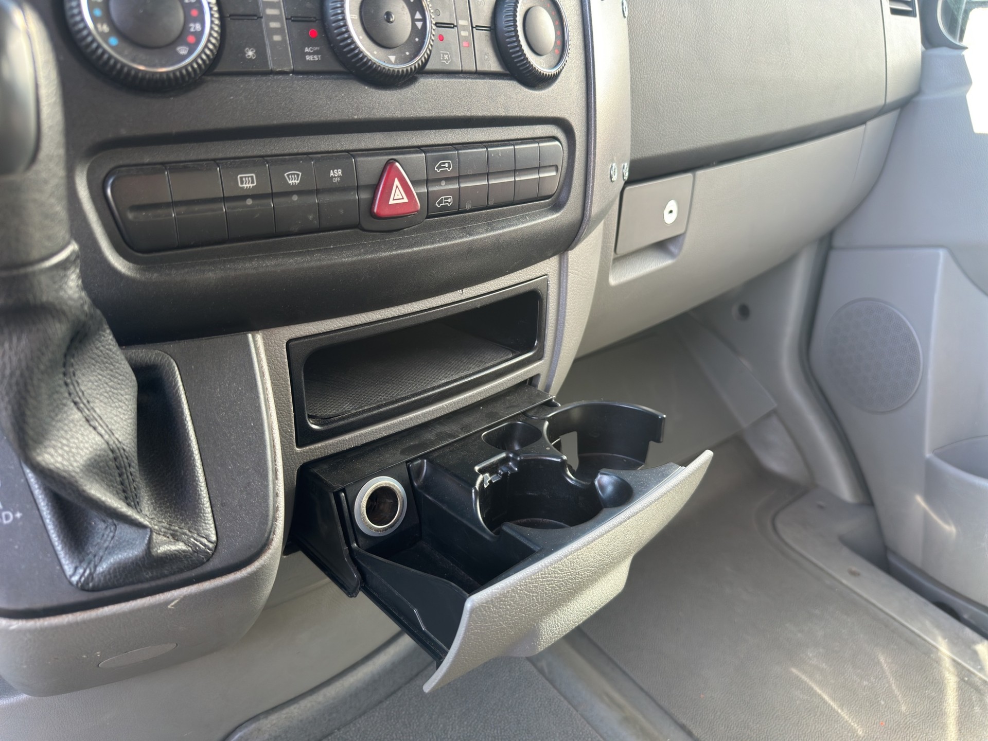 MERCEDES-BENZ Sprinter 315 CDI Hochdach Kompakt mit Rampe-image-23
