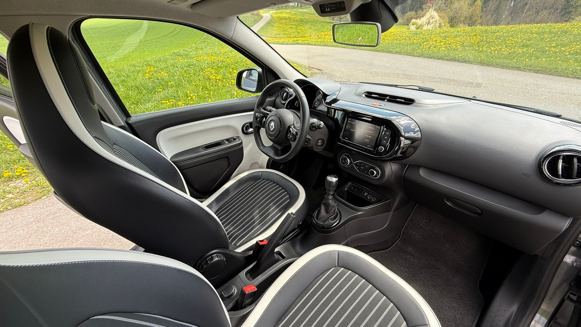 RENAULT Twingo TCe 95 Urban-image-10