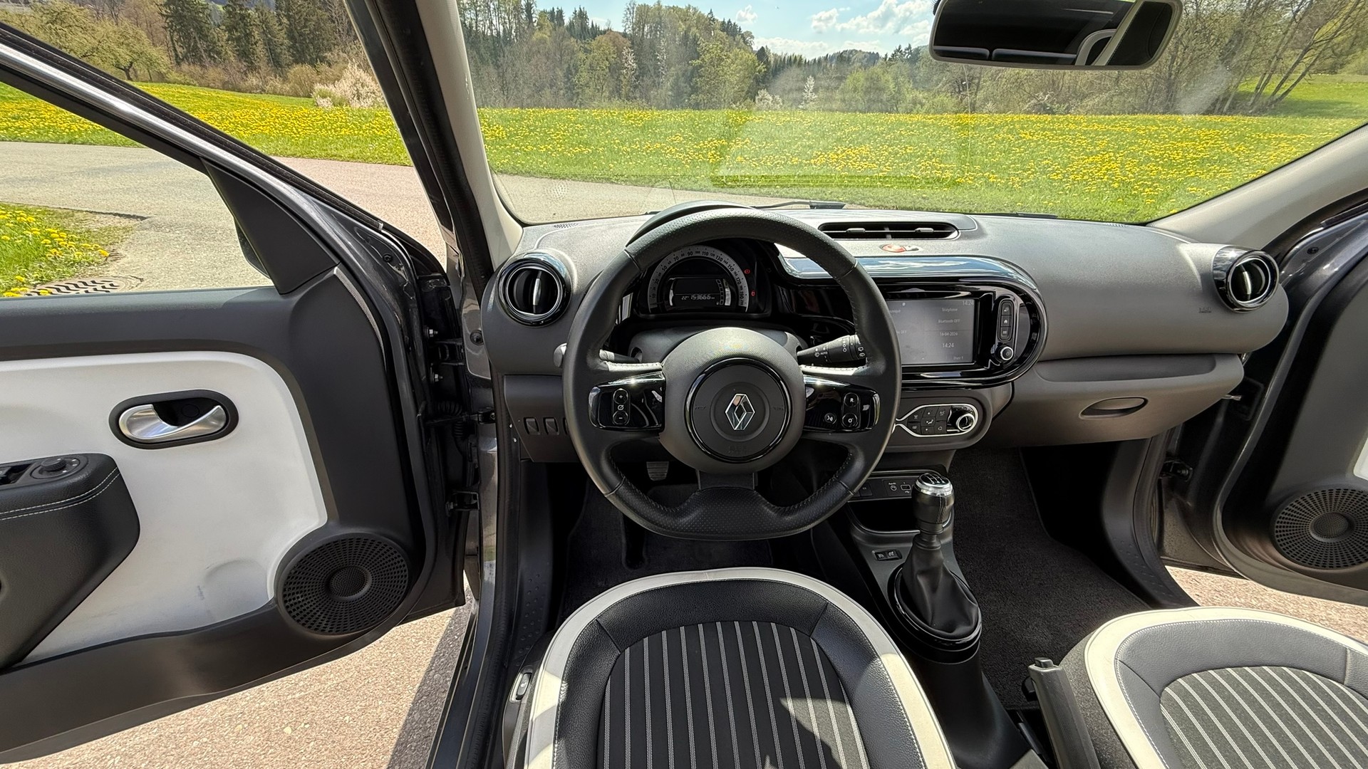 RENAULT Twingo TCe 95 Urban-image-14