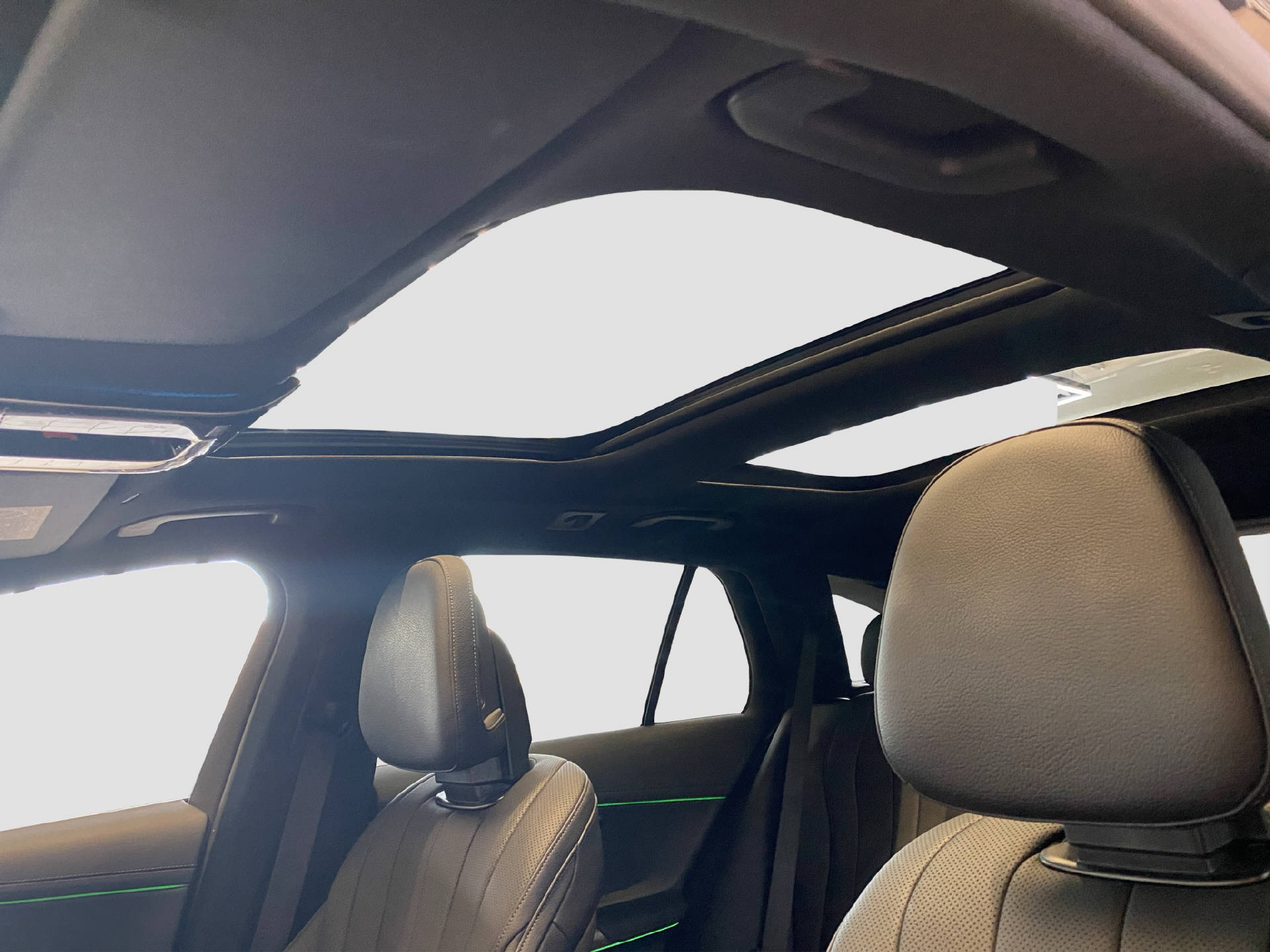 MERCEDES-BENZ E 300 de AMG Line 4MATIC-image-11
