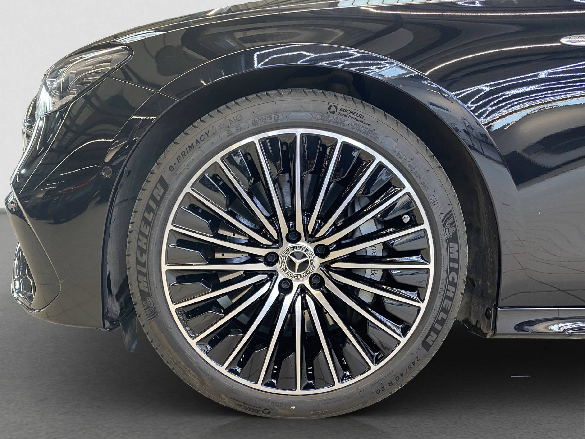 MERCEDES-BENZ E 300 de AMG Line 4MATIC-image-5