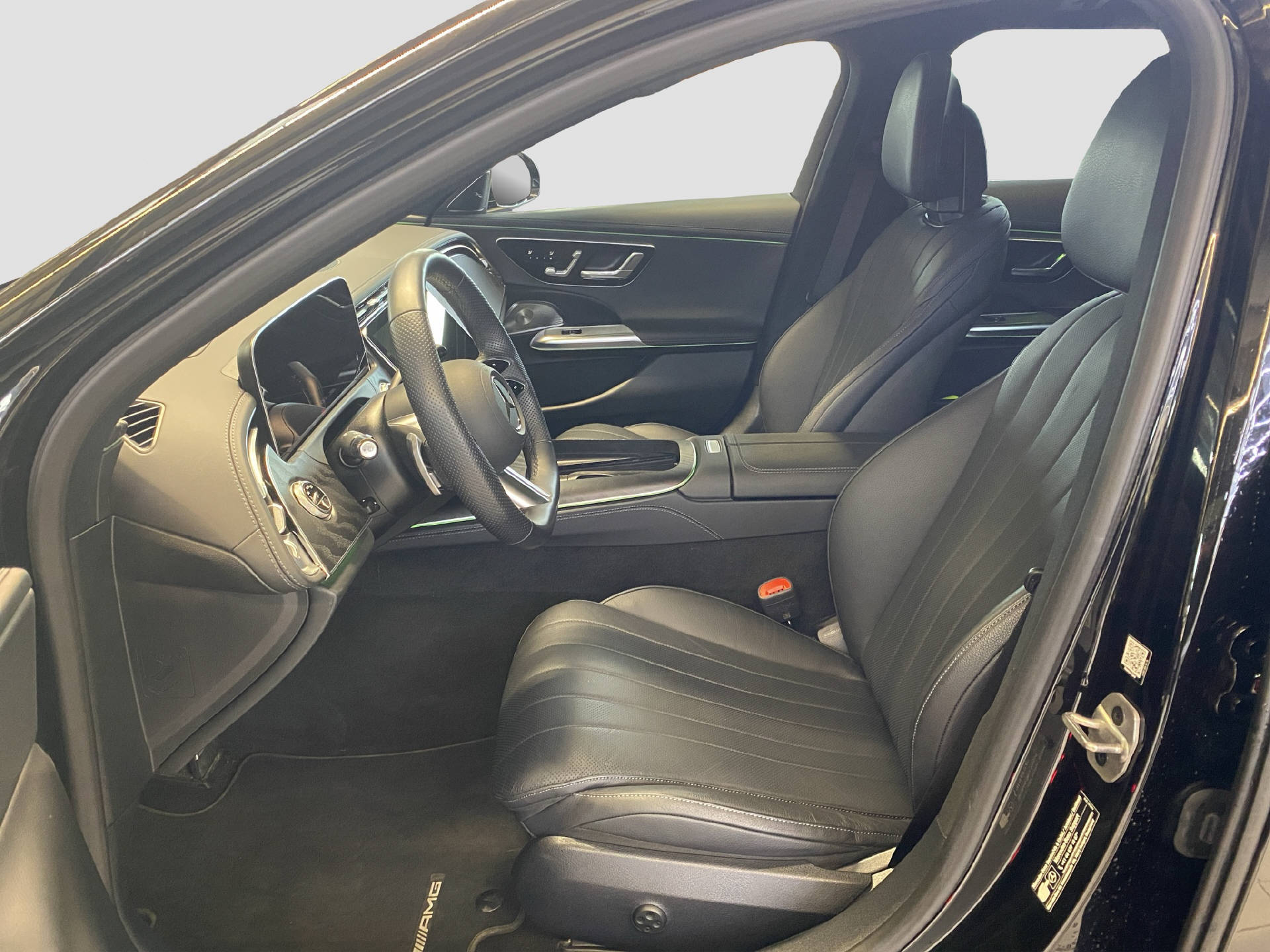 MERCEDES-BENZ E 300 de AMG Line 4MATIC-image-6