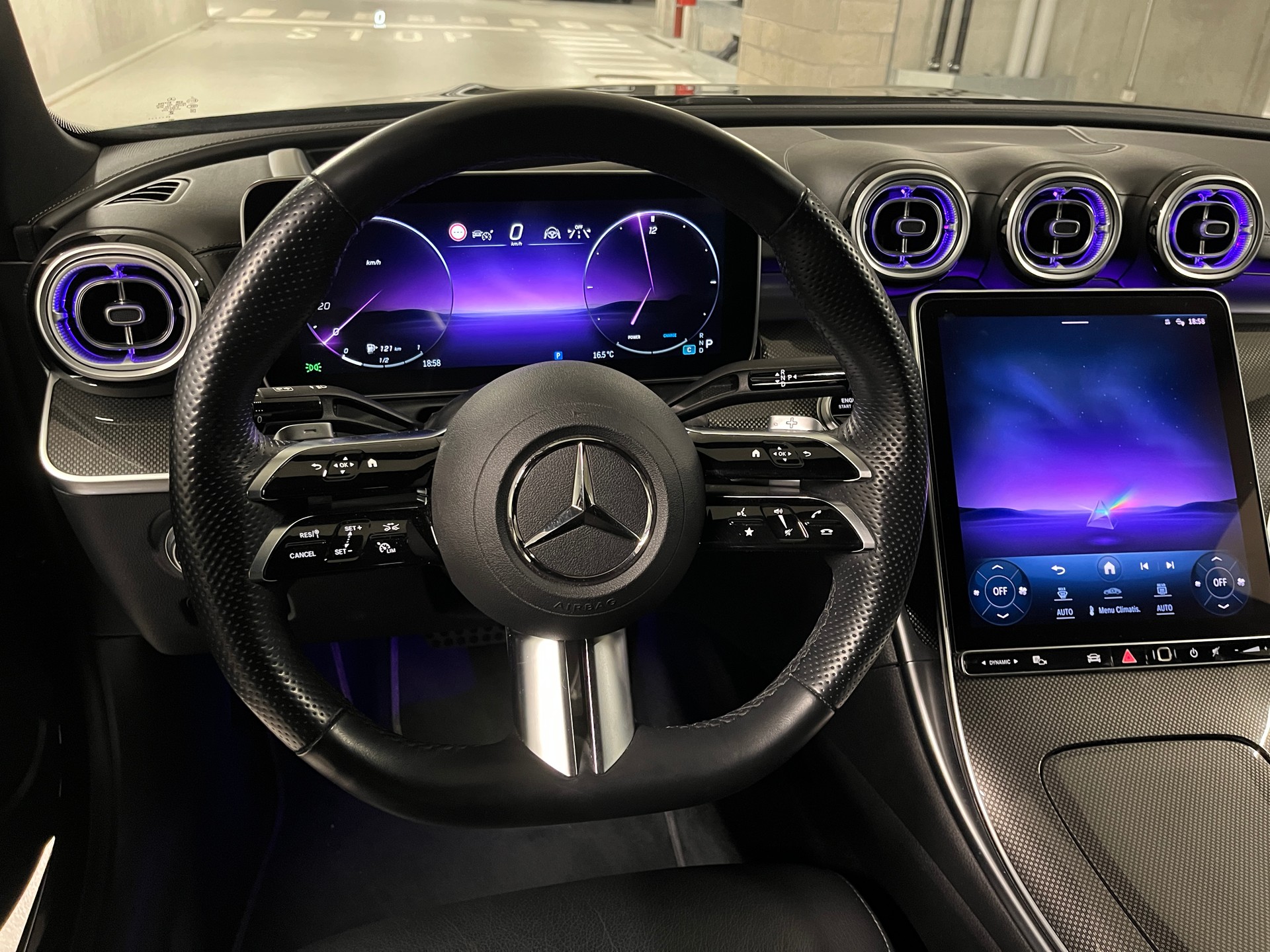 MERCEDES-BENZ C 300 4Matic AMG Line-image-8