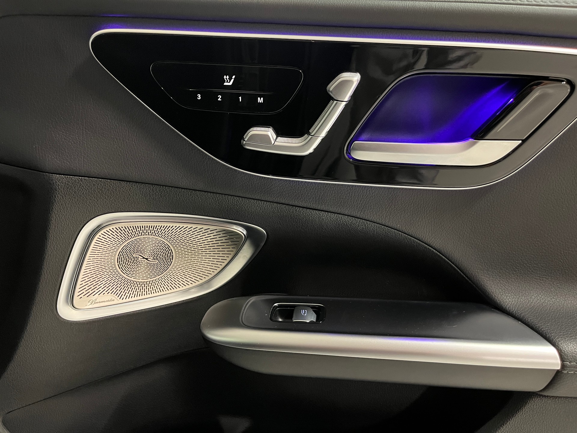 MERCEDES-BENZ C 300 4Matic AMG Line-image-13