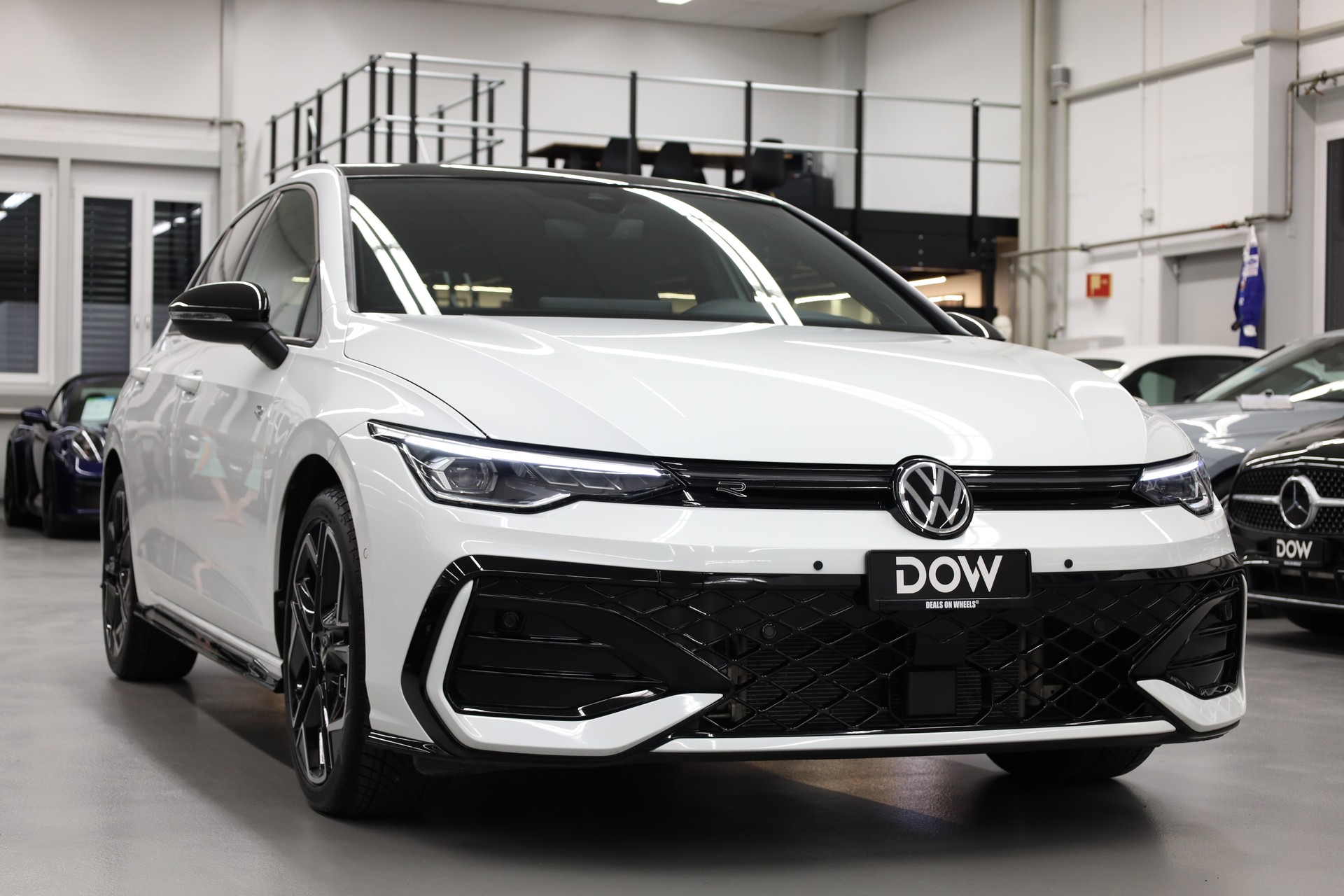 VW Golf VIII 2.0 TDI R-Line DSG-image-3