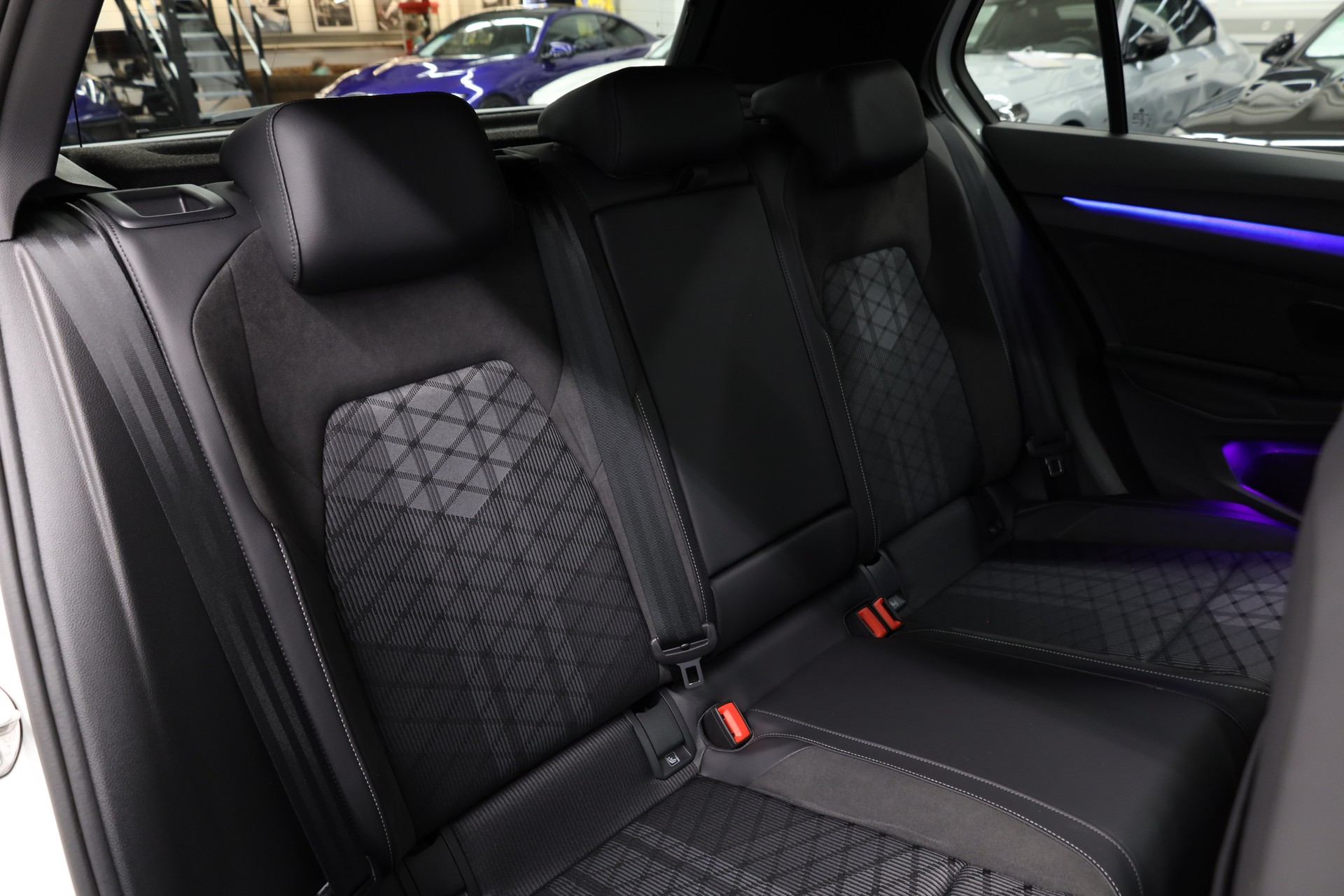 VW Golf VIII 2.0 TDI R-Line DSG-image-29