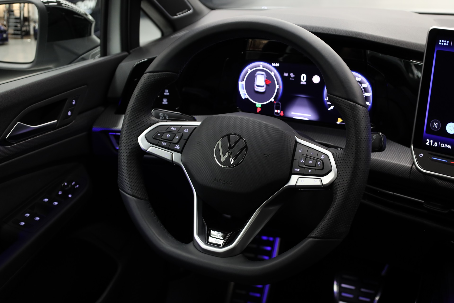VW Golf VIII 2.0 TDI R-Line DSG-image-20