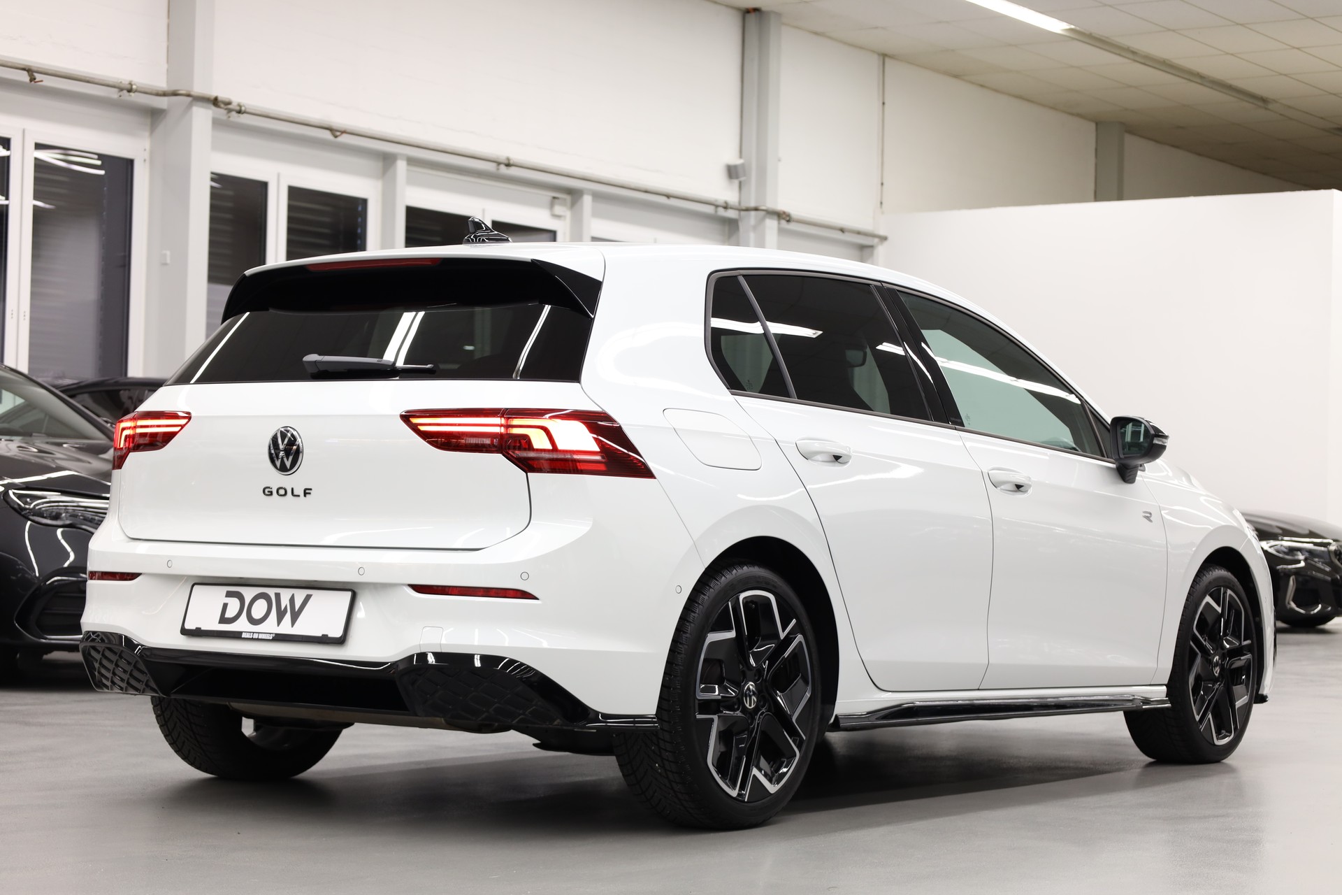 VW Golf VIII 2.0 TDI R-Line DSG-image-4