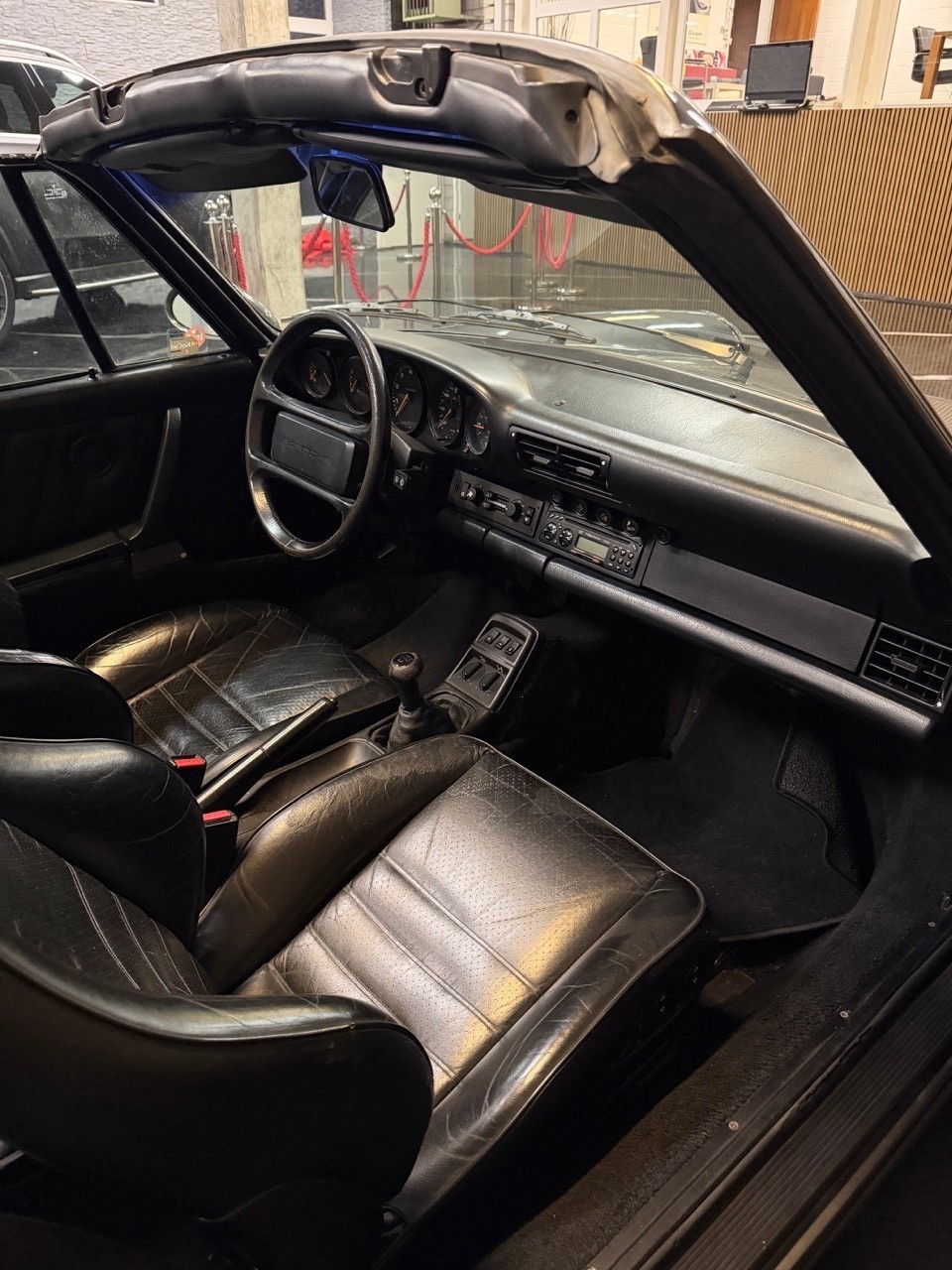 PORSCHE 911 Carrera 4 Cabrio-image-11