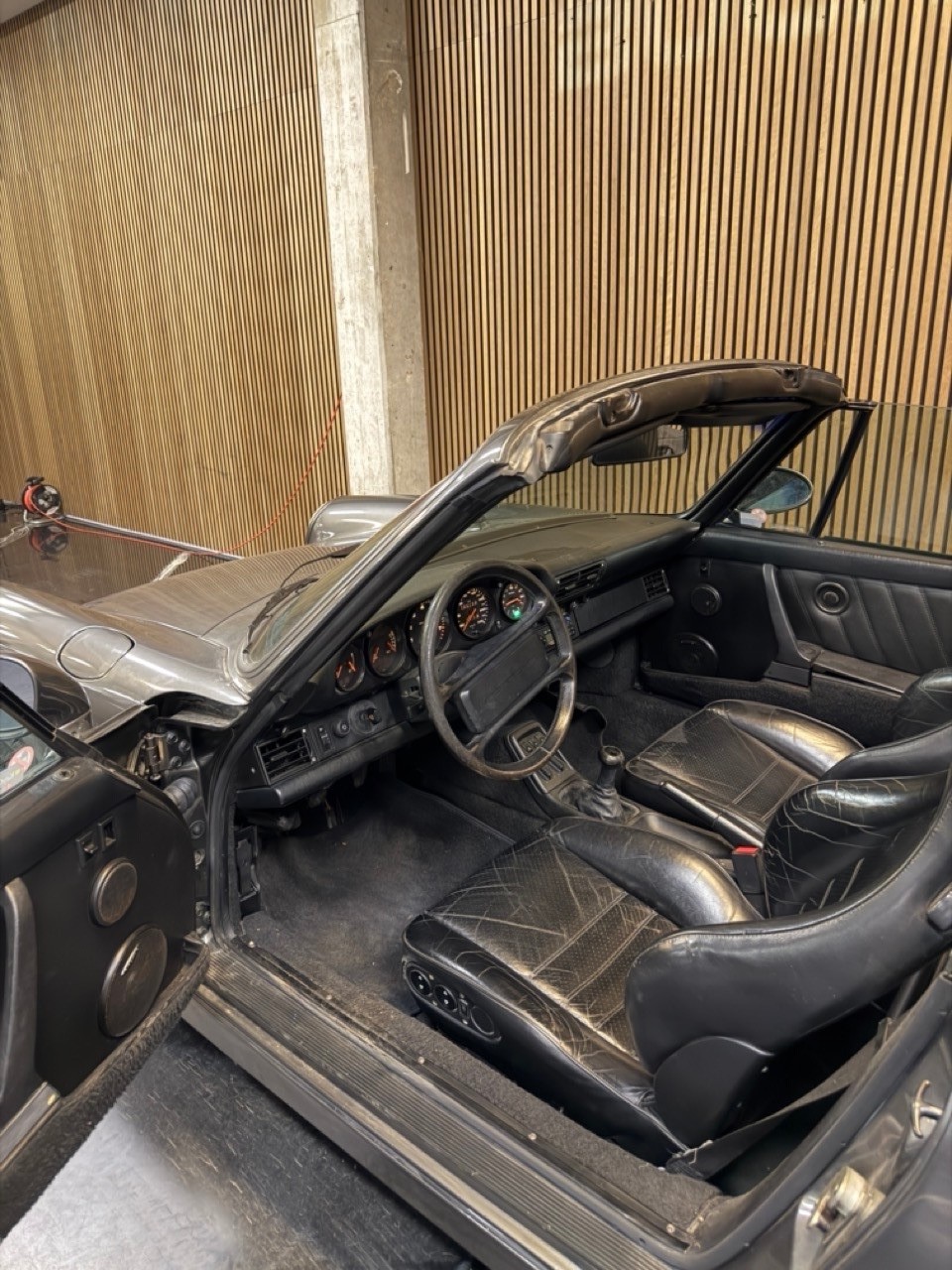 PORSCHE 911 Carrera 4 Cabrio-image-9