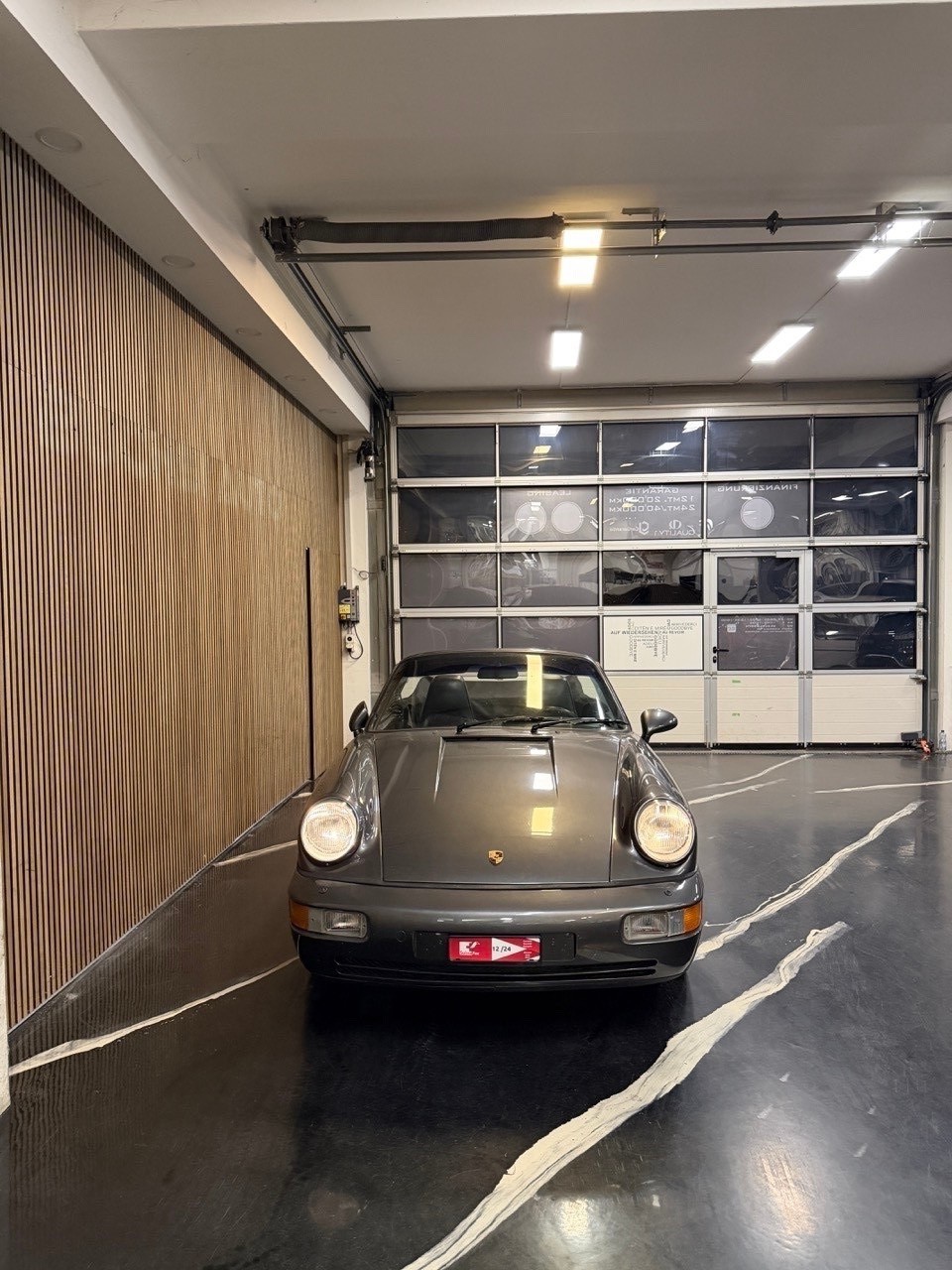 PORSCHE 911 Carrera 4 Cabrio-showroom-element-1