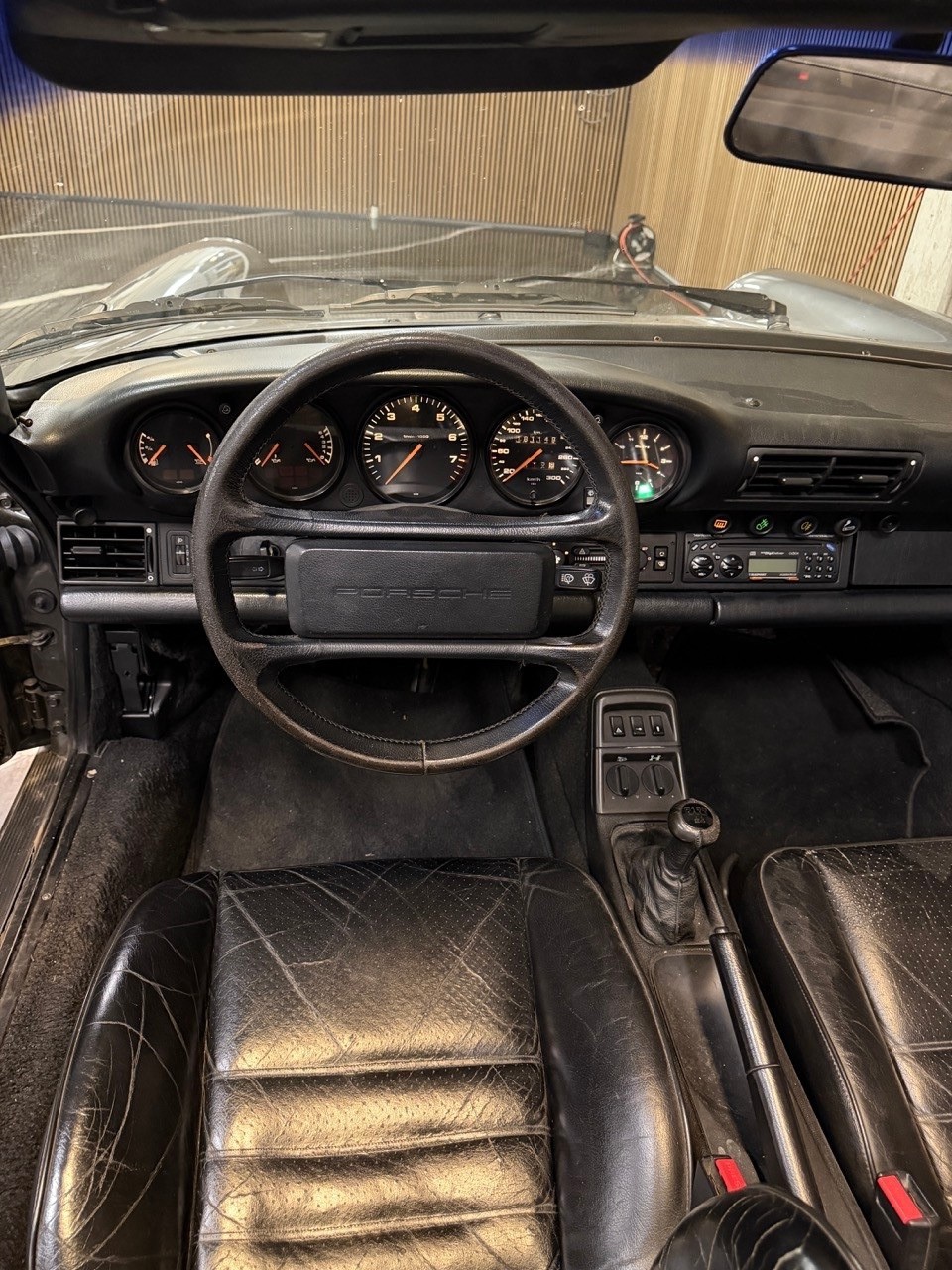 PORSCHE 911 Carrera 4 Cabrio-image-10