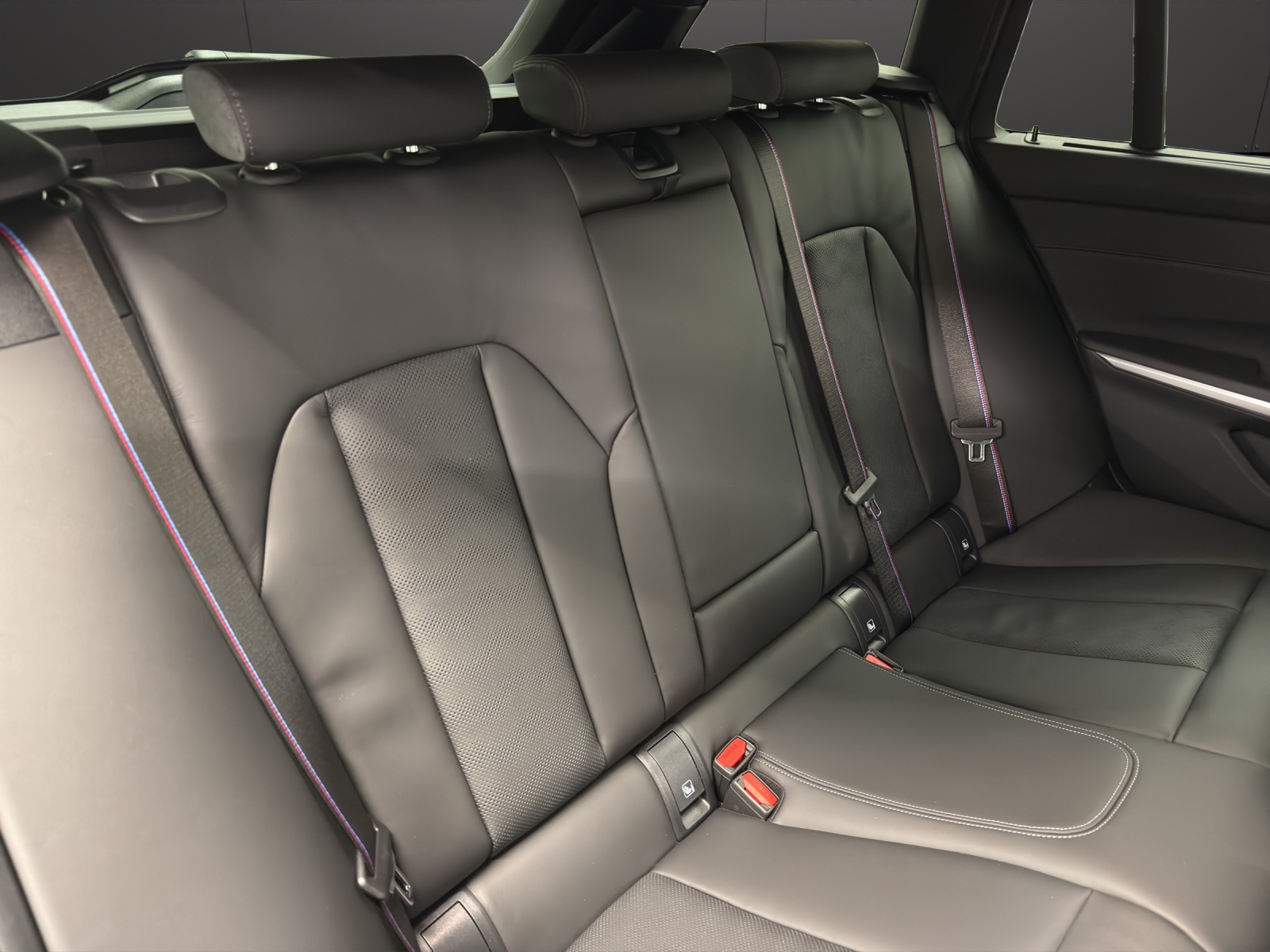 BMW M3 Touring xDrive Competition M-image-18
