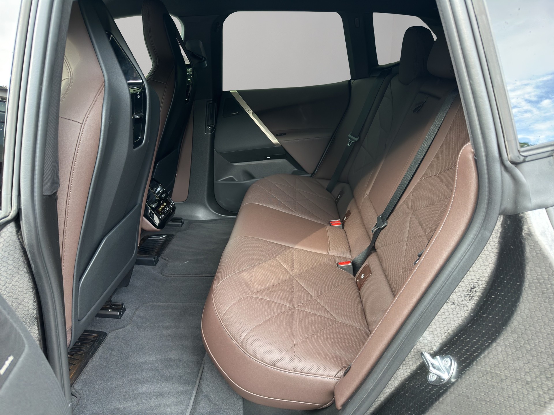 BMW iX xDrive50-image-19