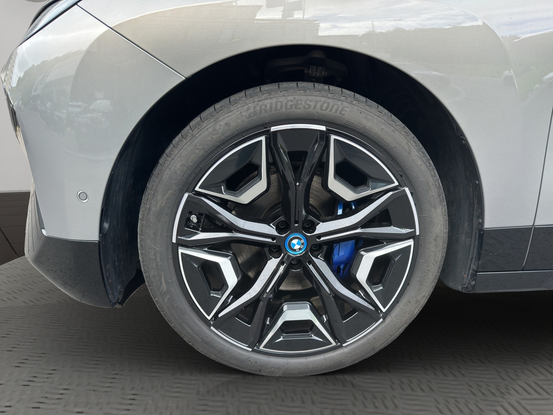 BMW iX xDrive50-image-9