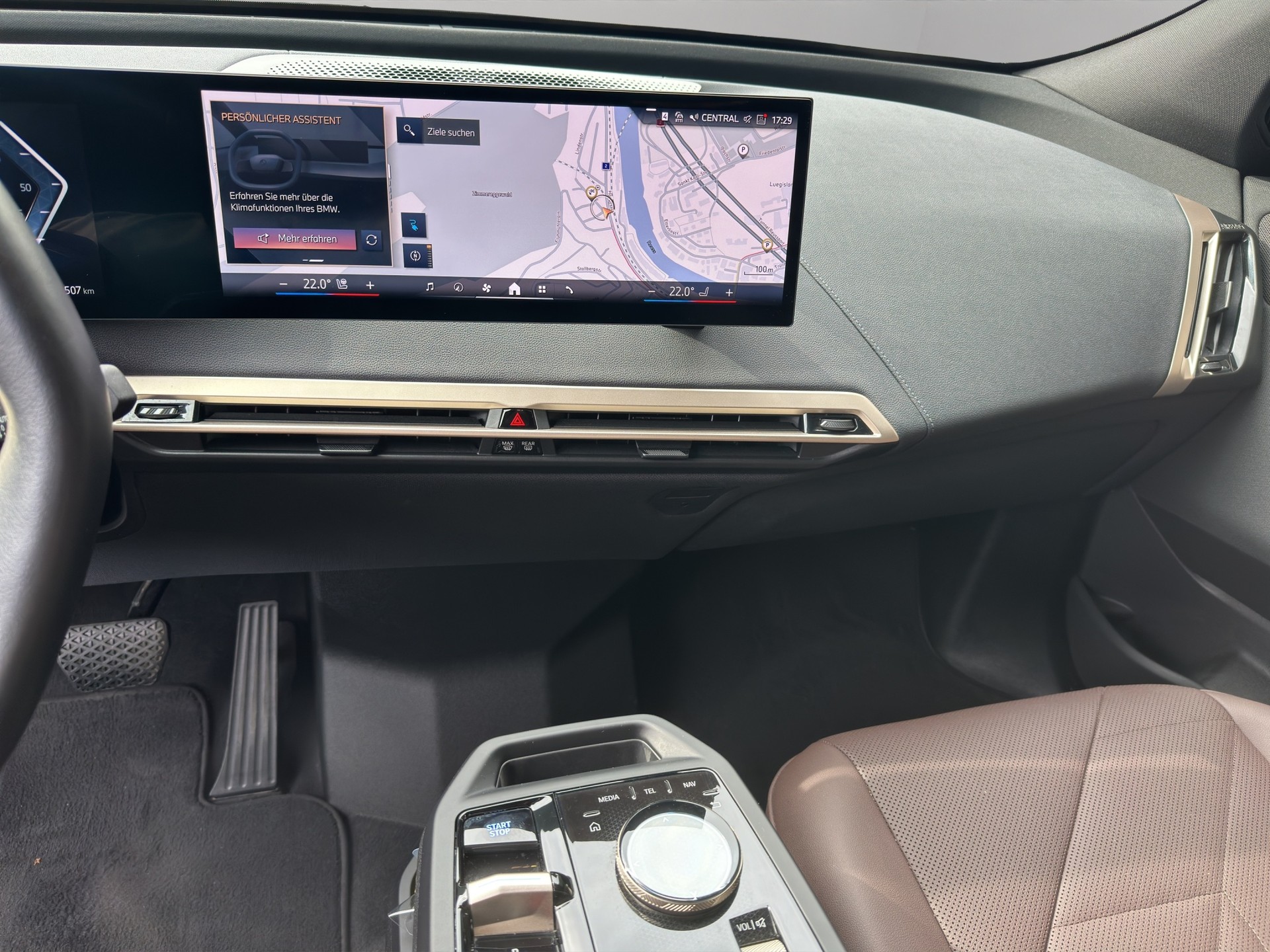 BMW iX xDrive50-image-17