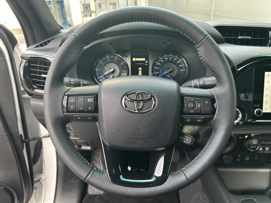 TOYOTA Hilux 2.8d MH Invi. DC4x4-image-9