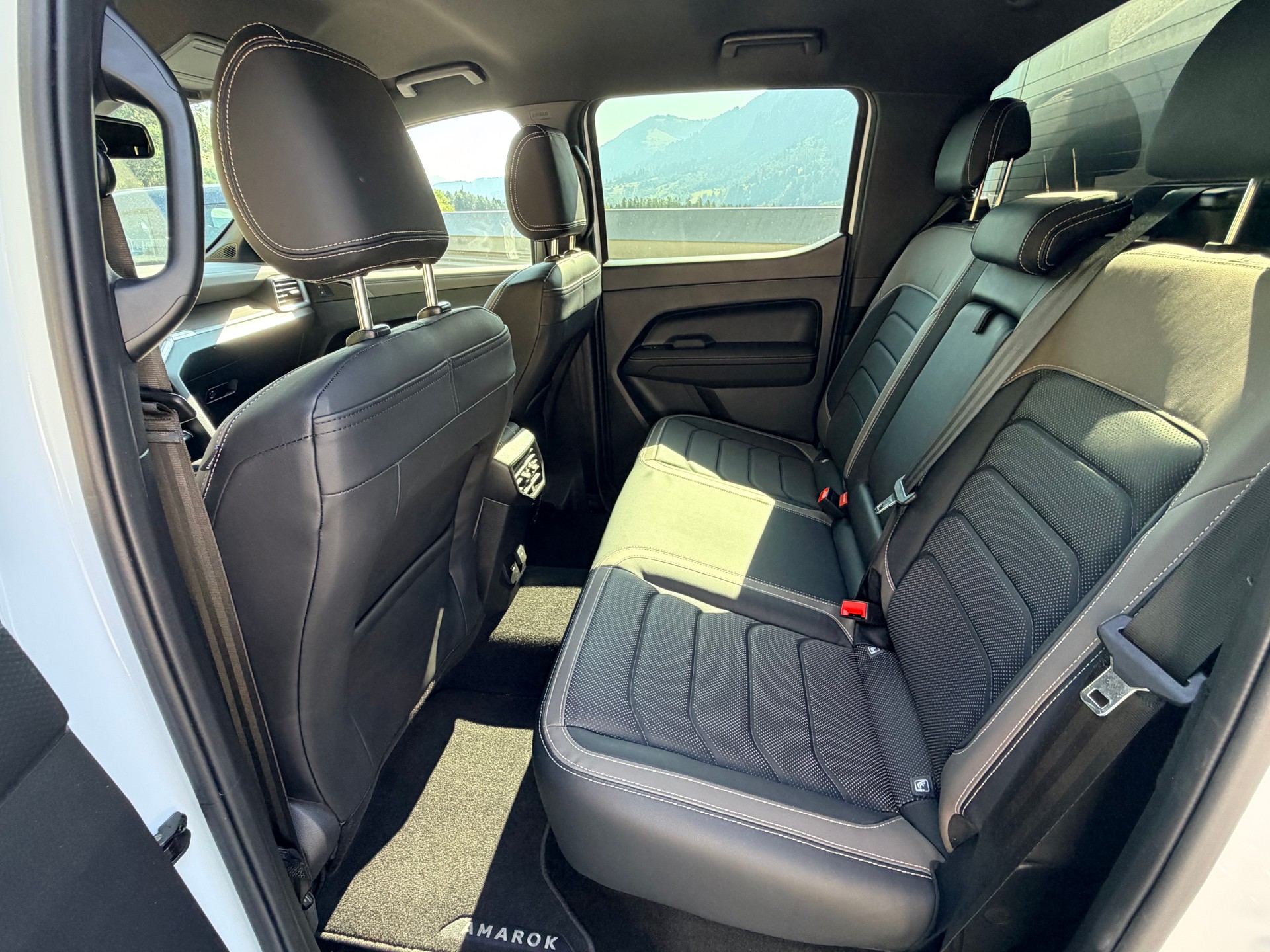 VW Amarok DKab. Pick-up 3.0 TDI 240 Style Winter 1 4m-image-23