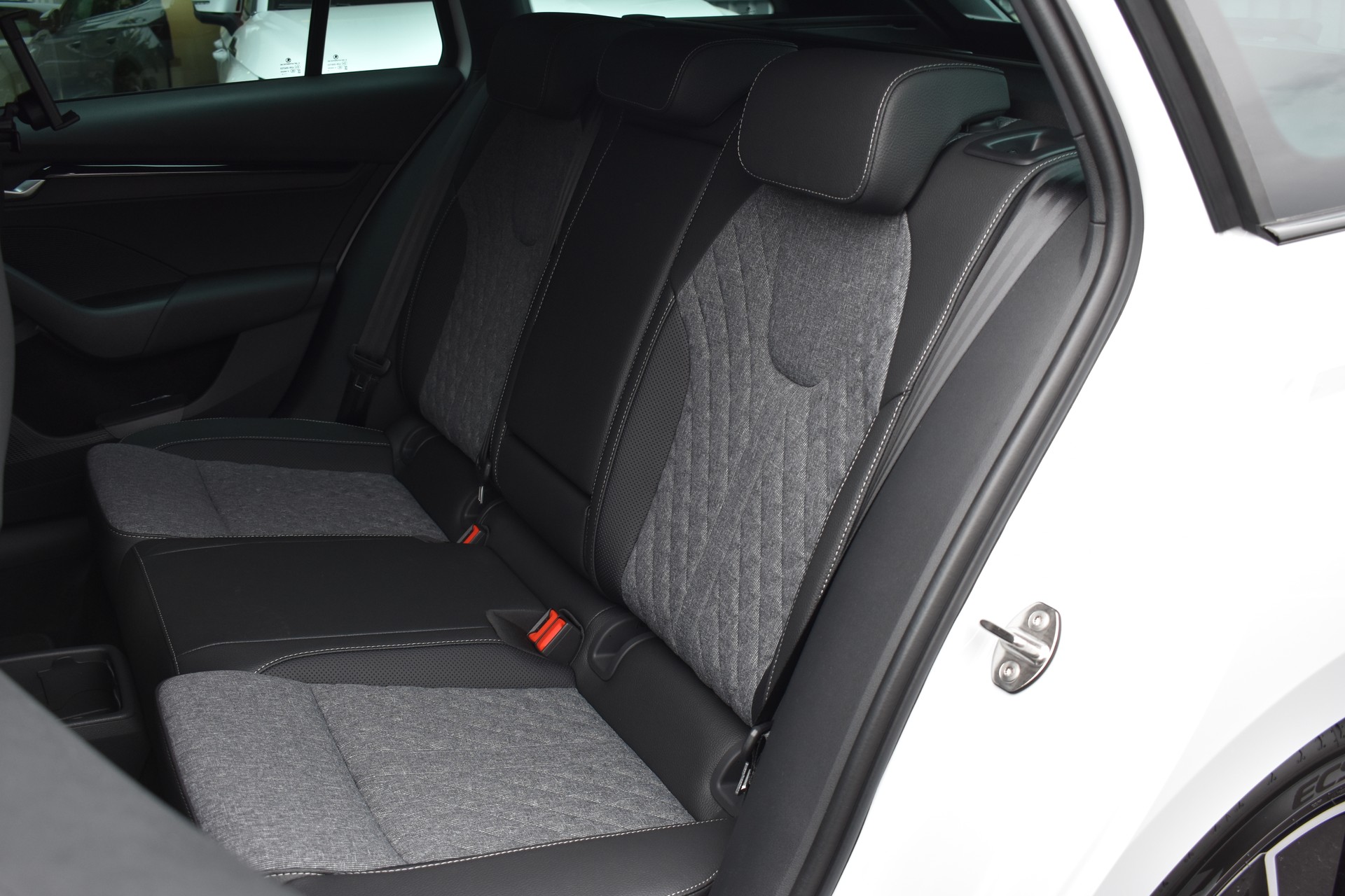 SKODA Octavia Combi 2.0 TSI DSG Sport Line 4x4-image-9