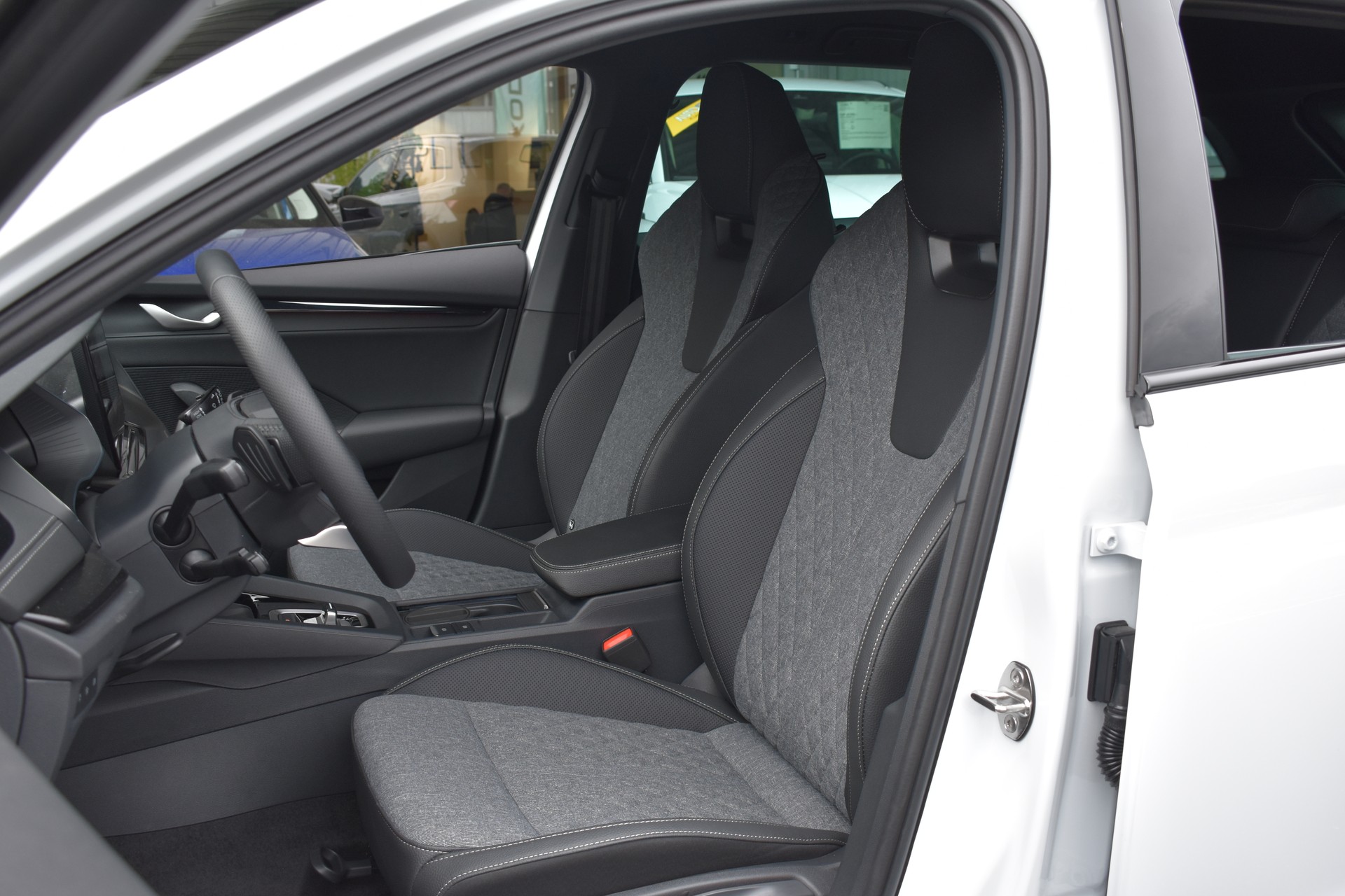 SKODA Octavia Combi 2.0 TSI DSG Sport Line 4x4-image-6