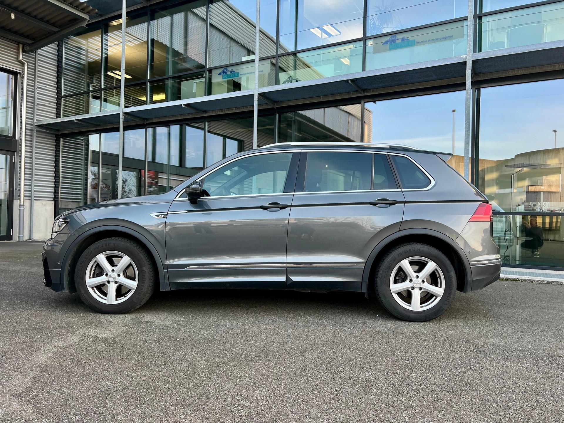 VW Tiguan 2.0TSI R-Line 4Motion DSG-image-2