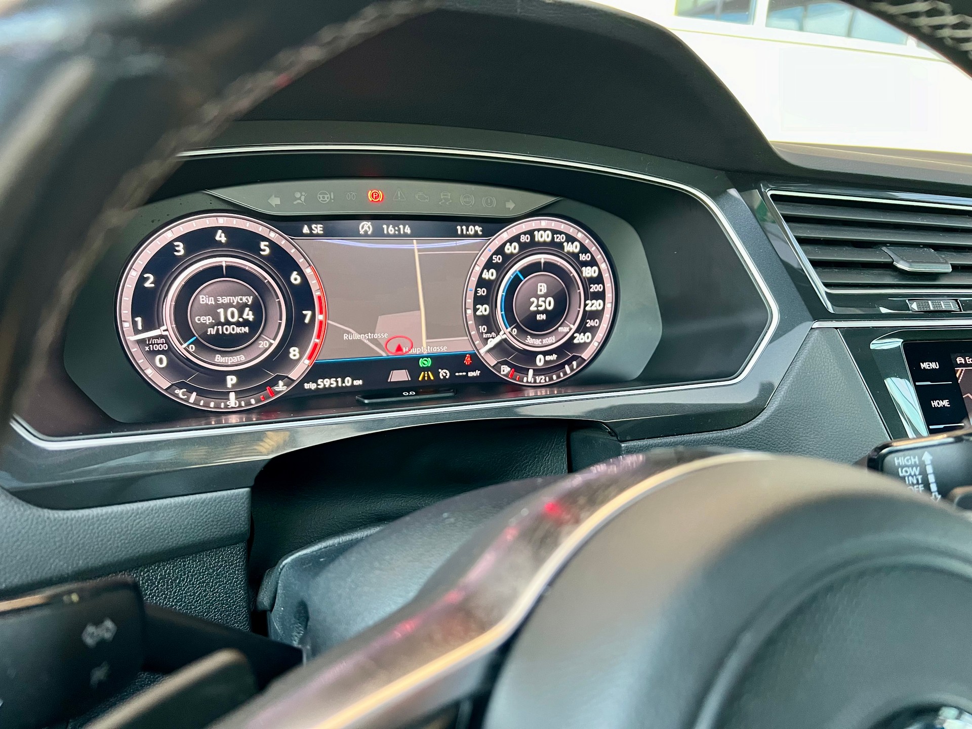 VW Tiguan 2.0TSI R-Line 4Motion DSG-image-8