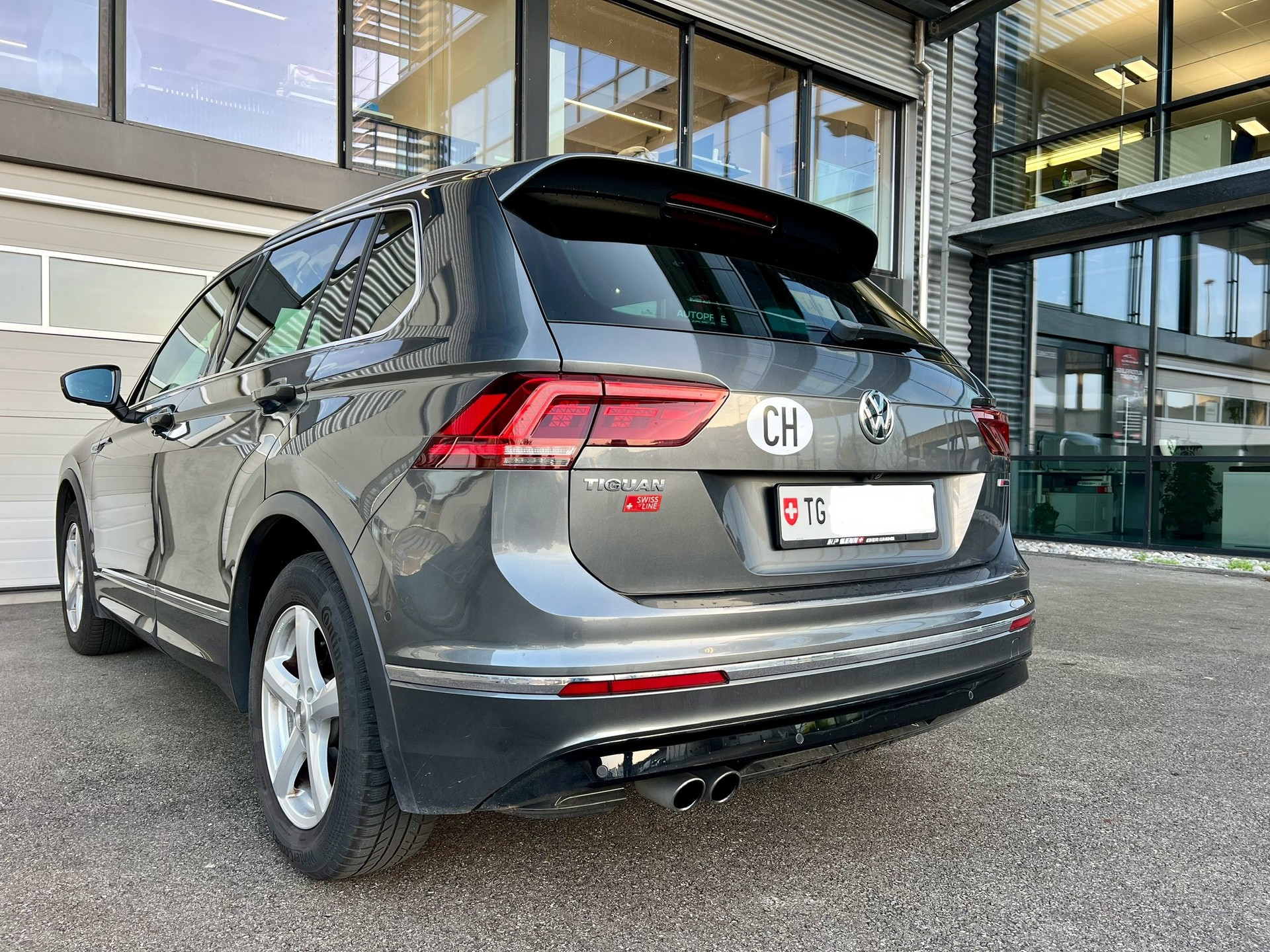 VW Tiguan 2.0TSI R-Line 4Motion DSG-image-4