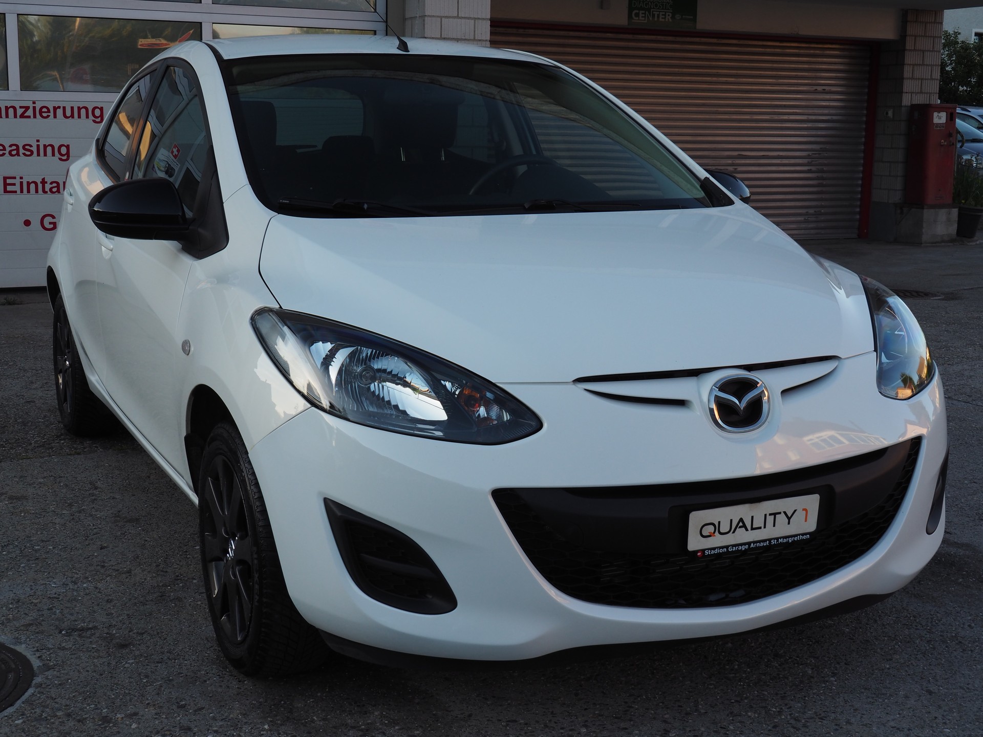 MAZDA 2 1.3i 16V Voila ma Suisse Edition-image-4