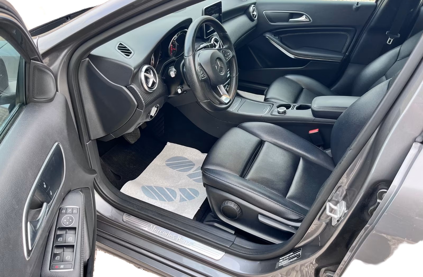 MERCEDES-BENZ A 200 Style 7G-DCT-image-2
