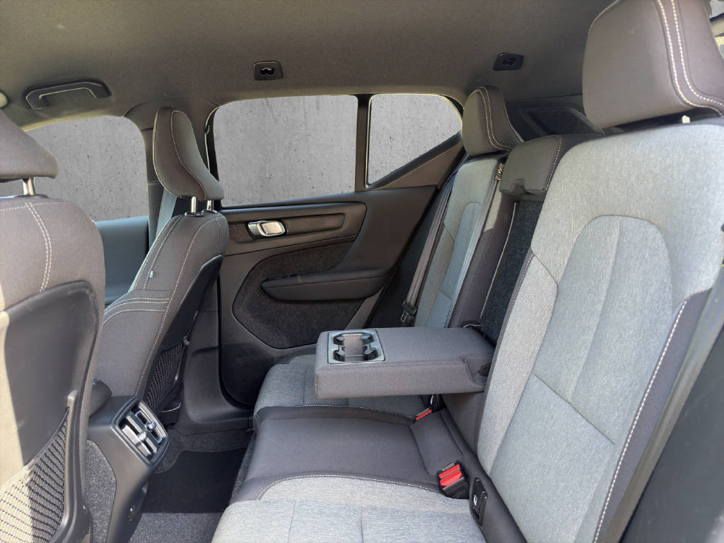 VOLVO XC40 2.0 B4 MH Plus Dark-image-14